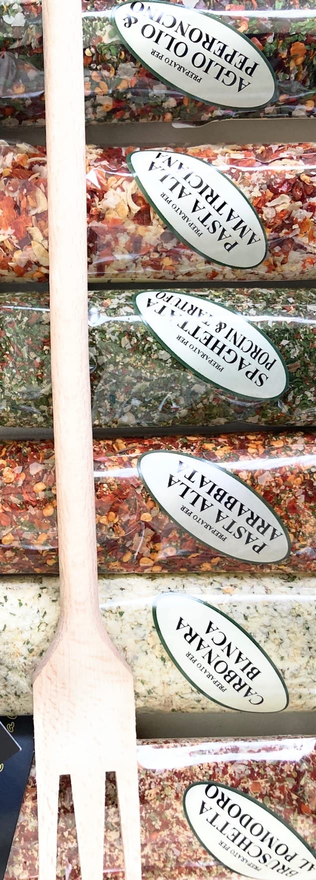 Il Giardino delle Spezie di Nonno Mario 2025– Confezione Regalo Gourmet con 6 Mix per Primi Piatti Italiani + Posata Artigianale in Legno di Faggio – Idee Regalo Made in Italy