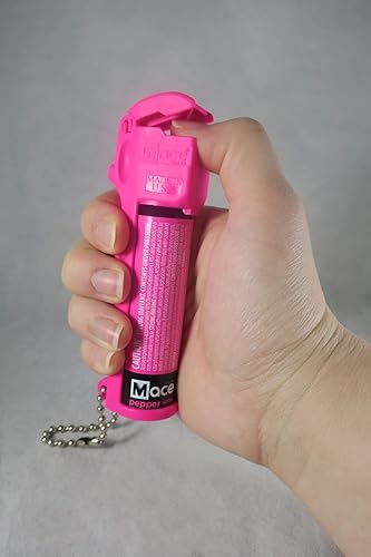 Miniatura 4 de Mace Espray pimienta de tamaño completo (amarillo neón)  Pulverizador pimienta preciso de 12 pies con tapa de seguridad abatible, deja tinte UV en