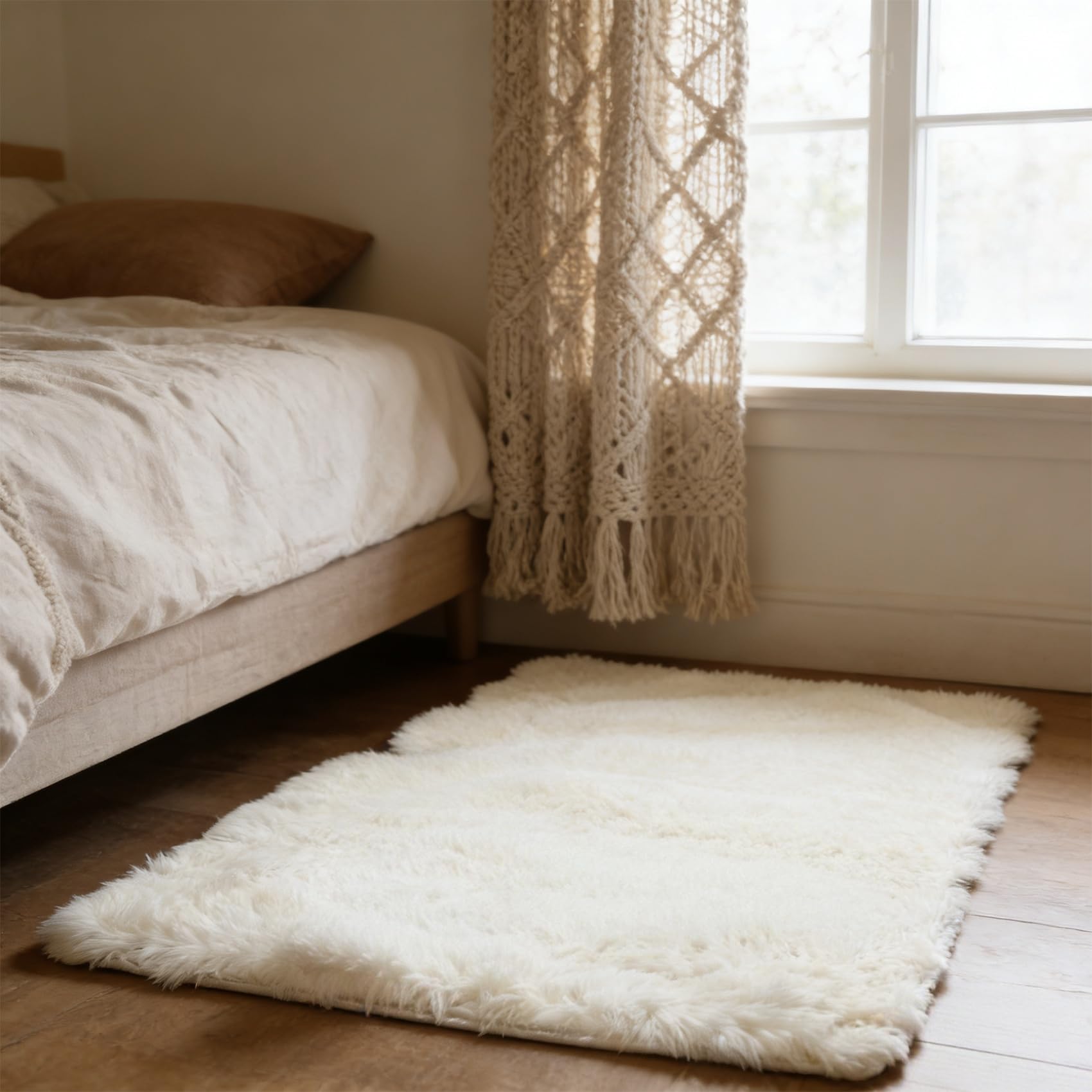 Tapis de salon moelleux et élégant blanc à poils longs 110x200