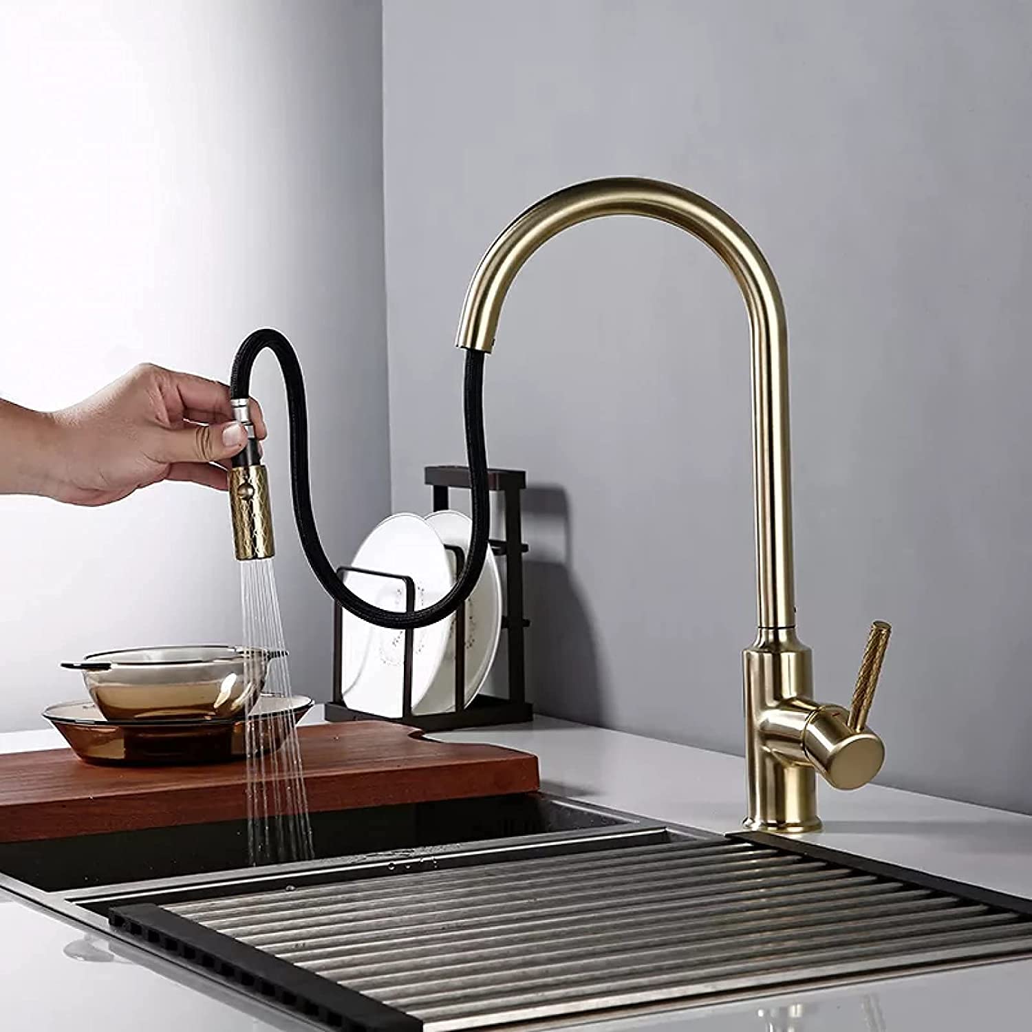 Robinetterie sur scène de cuisine ronde avec mitigeur eau chaude froide