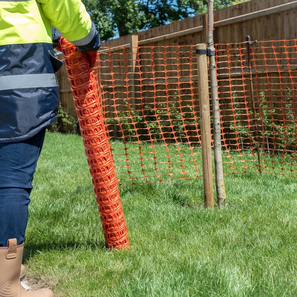 Clôture en plastique orange 1 m x 50 m avec 10 broches - Résistante aux déchirures - Clôture de sécurité temporaire pour la construction, les chantiers, le jardin, les animaux domestiques et les