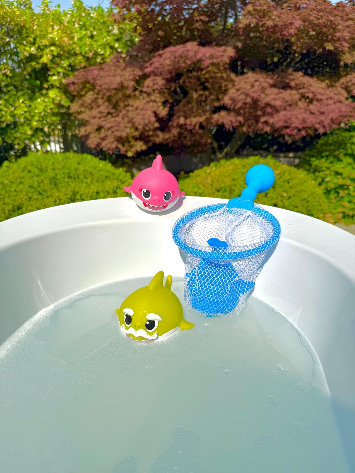 ODS 48822 BABY SHARK zestaw 3 rekinów z siatkówką do kąpieli, niebieski; różowy; żółty; biały