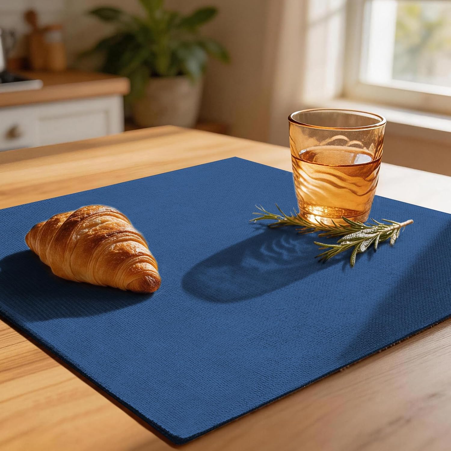 Linen Fabric Placemats Set of 6, Machine Washable, Heat Resistant, Wrinkle Free, Thick Polyester Kitchen Place Mats for Dining Table (Green)