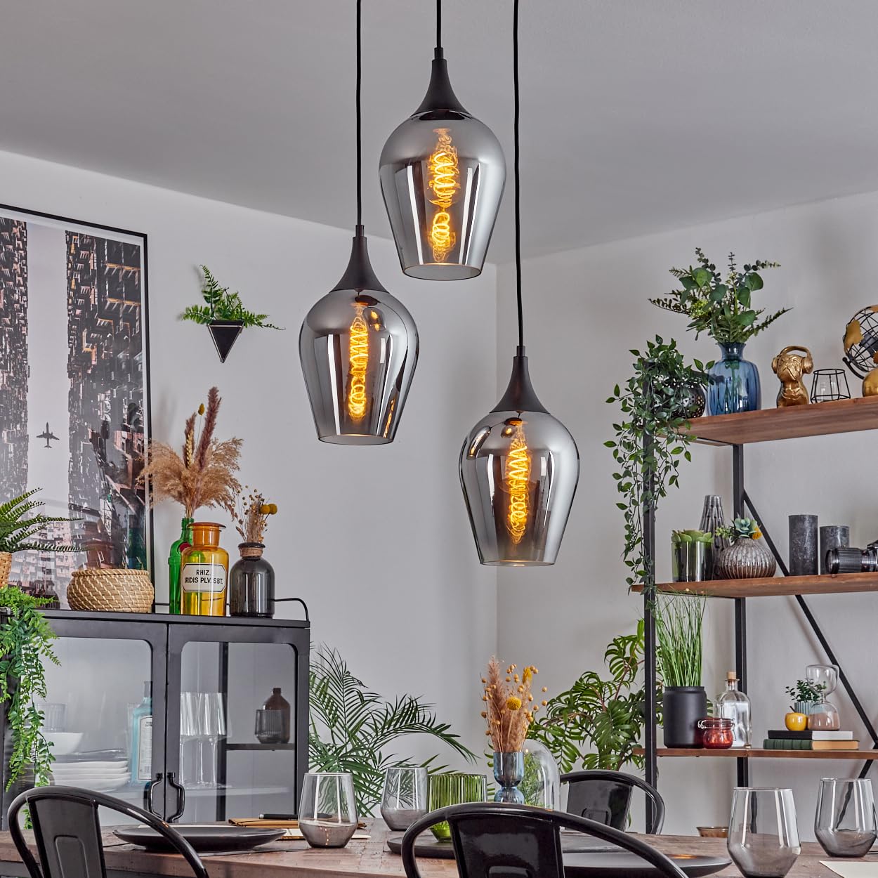 HOFSTEIN Hängeleuchte Lutarp, 3-flammige Hängelampe aus Metall/Glas in Schwarz/Rauchfarben, Retro/Vintage-Design (Ø 18cm), E27, Pendelleuchte höhenverstellbar bis 120cm, Esszimmer, Wohnzimmer, Küche