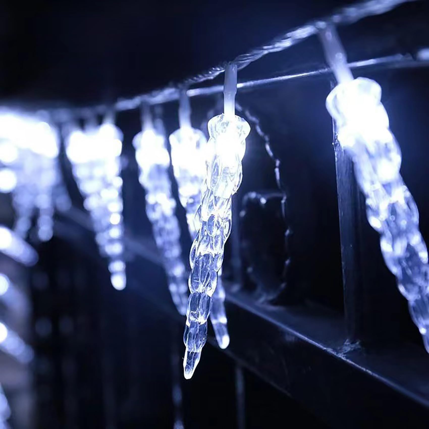 Eiszapfen-Lichterkette mit Stecker, 20 m/200 LEDs & Fernbedienung, Acryl-Kristall-Eissäulen-Lichterkette für winterliche Gartenpartys, Innen- und Außendekoration (Weiß)