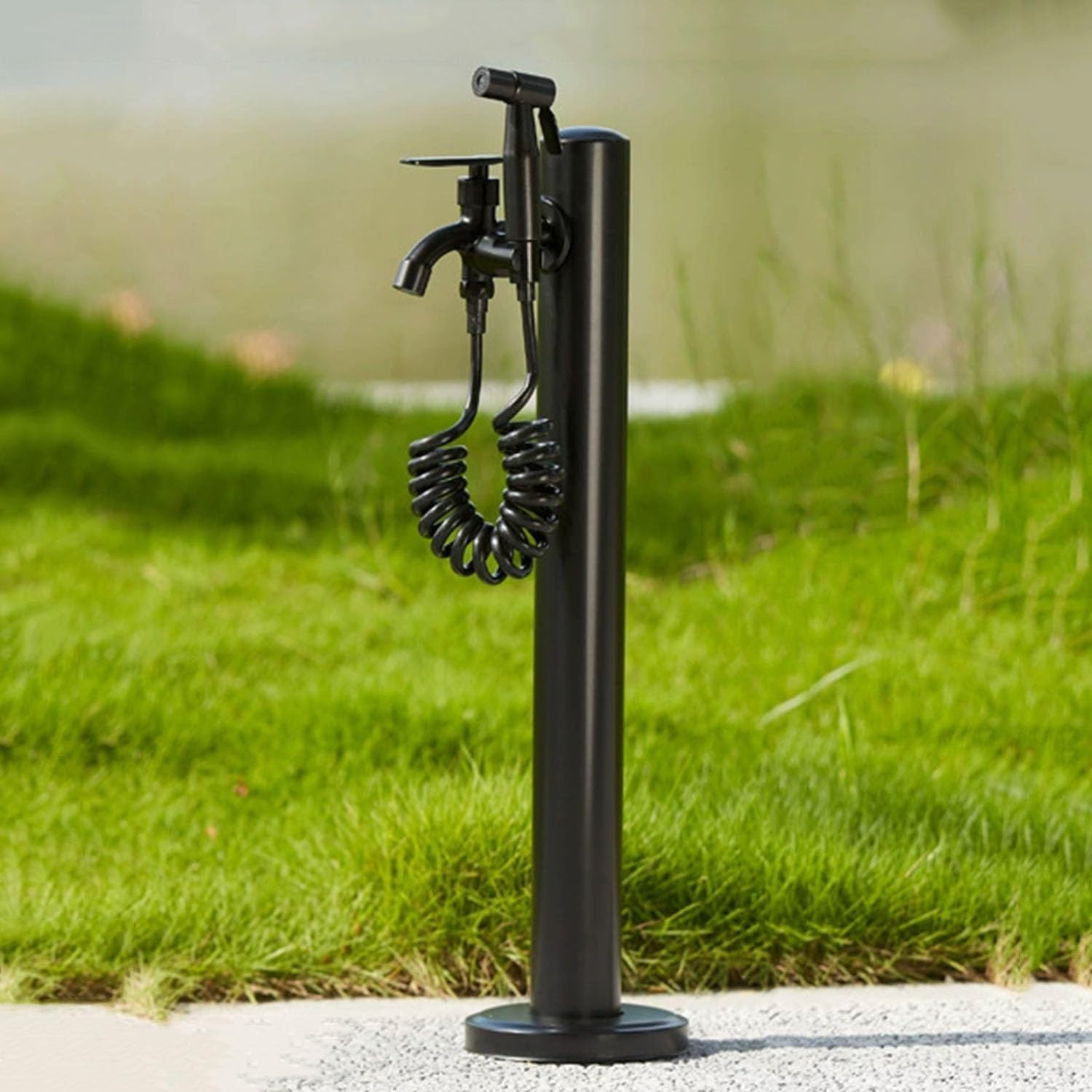 Robinet d'extérieur antigel pour éviter les fuites et ranger le tuyau de jardin facilement