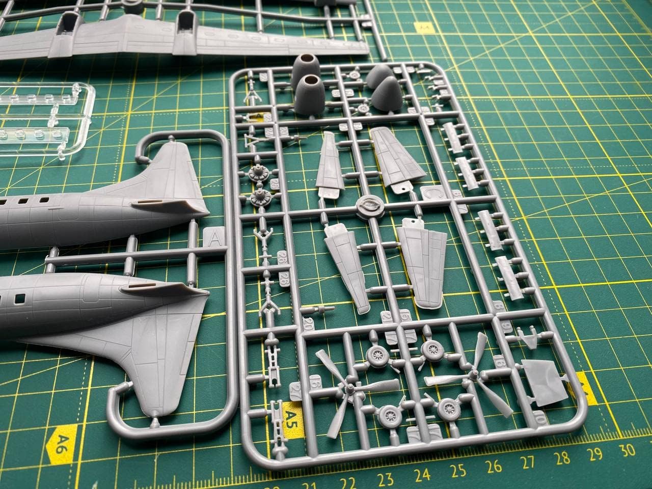 Roden 334-1/144 - Сonvair CV-340 Hawaiian Airlines Aircraft kit