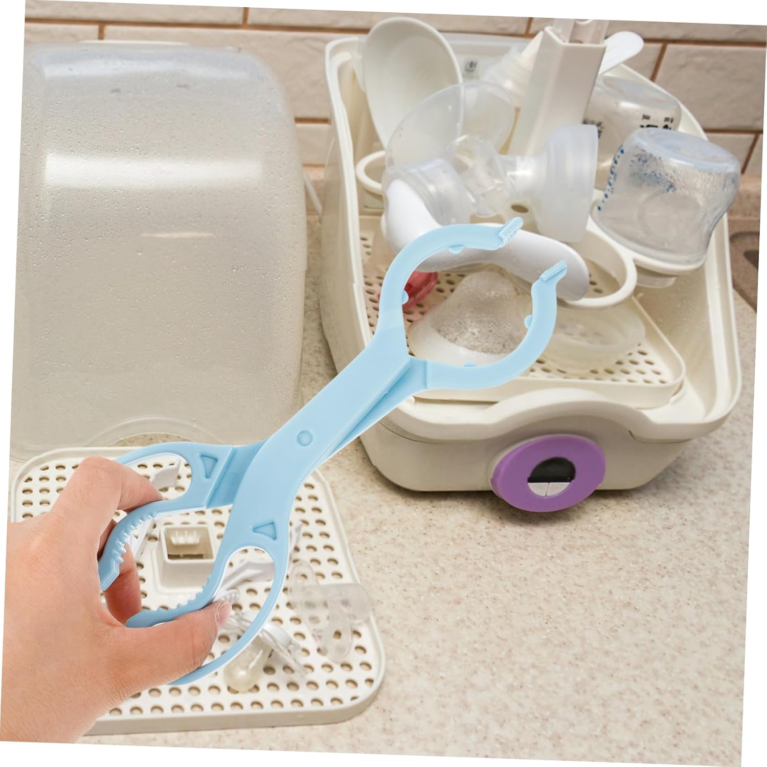 SHOWERORO 2pcs Bottle Clamp Feeding Bottle Clip for Easy Gripping and Serving Ergonomic Design and Colors