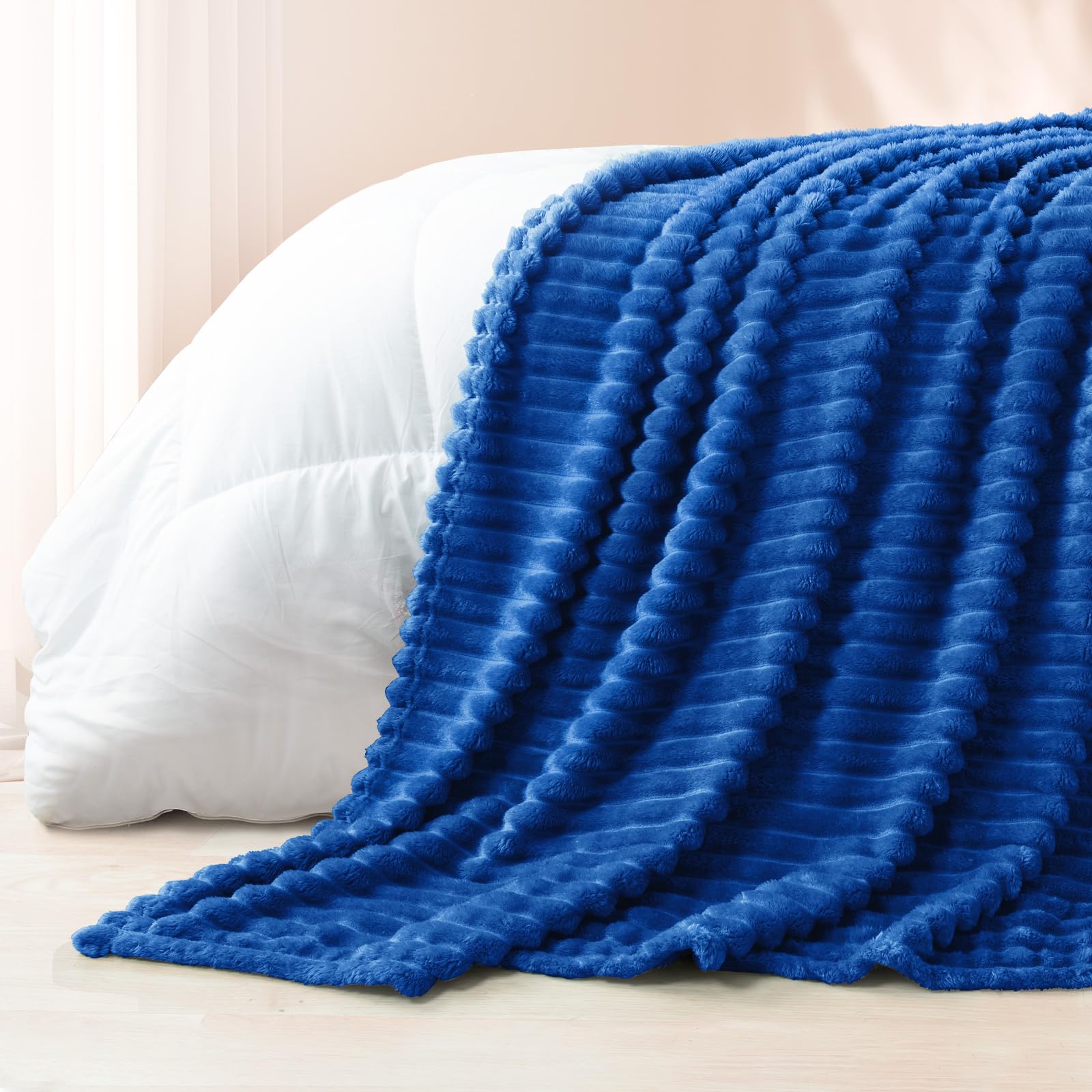 Exclusivo Mezcla Fleece Throw Blanket for Sofa Super Soft Striped Jacquard Bed Blanket - Image 3
