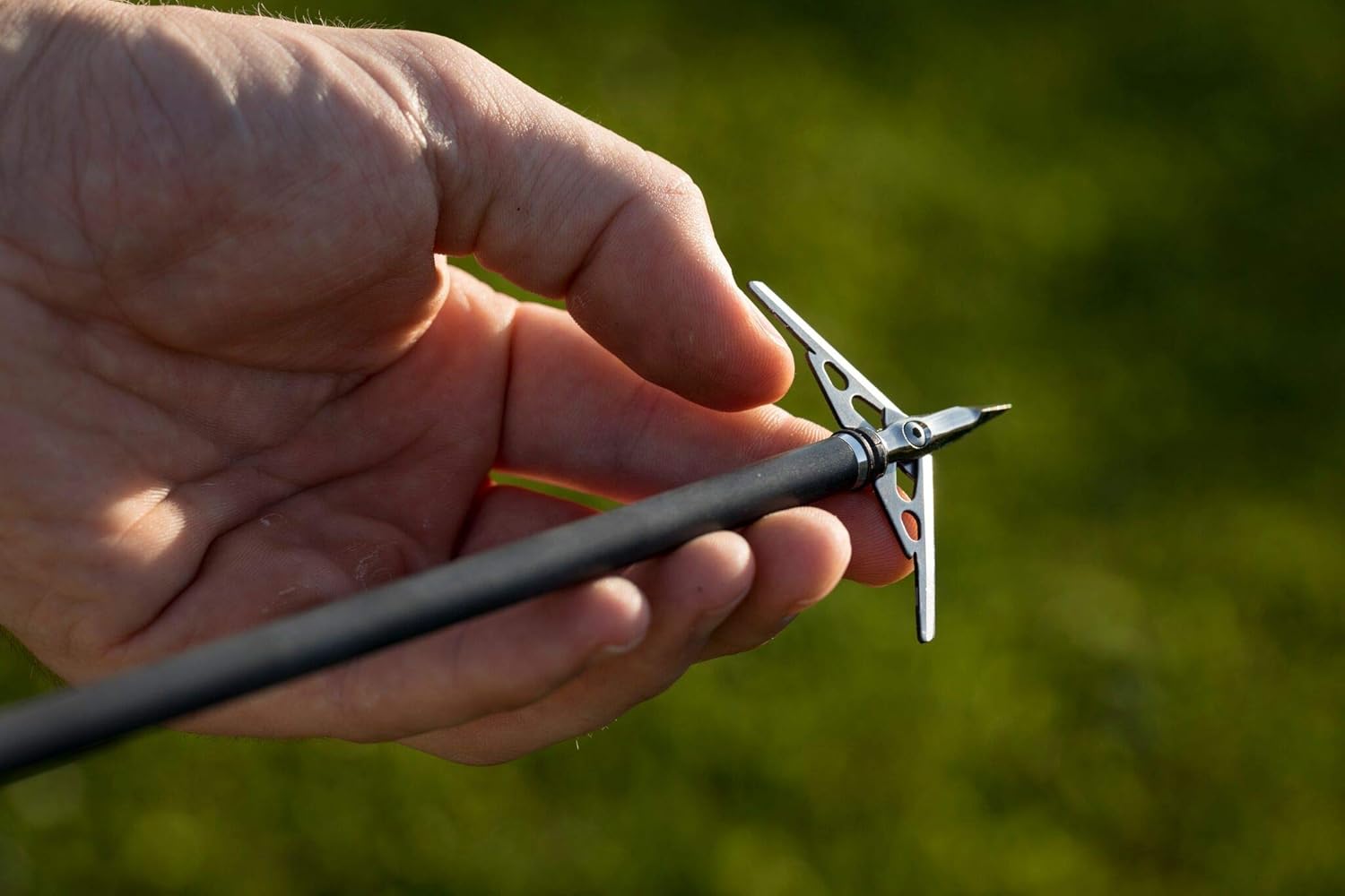 RAGE Hypodermic 2-Blade 100 Grain Broadhead with Exclusive Hybrid Tip, One Piece Stainless Steel Ferrule, Shock Collar Technology, .035” Stainless Steel Blades and a 2”+ Expandable Cut - 3 Pack : Archery Broadheads : Sports & Outdoors