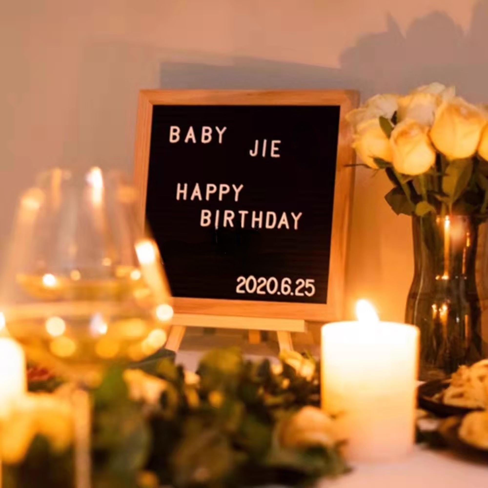 Tableau aux lettres avec des lettres,Letter Board Tableau Lettres Amovibles, 25 x 25cm Message en plastique Lettre Board Sign Lettres modifiables Chiffres pour la décoration de la maison(blanc)