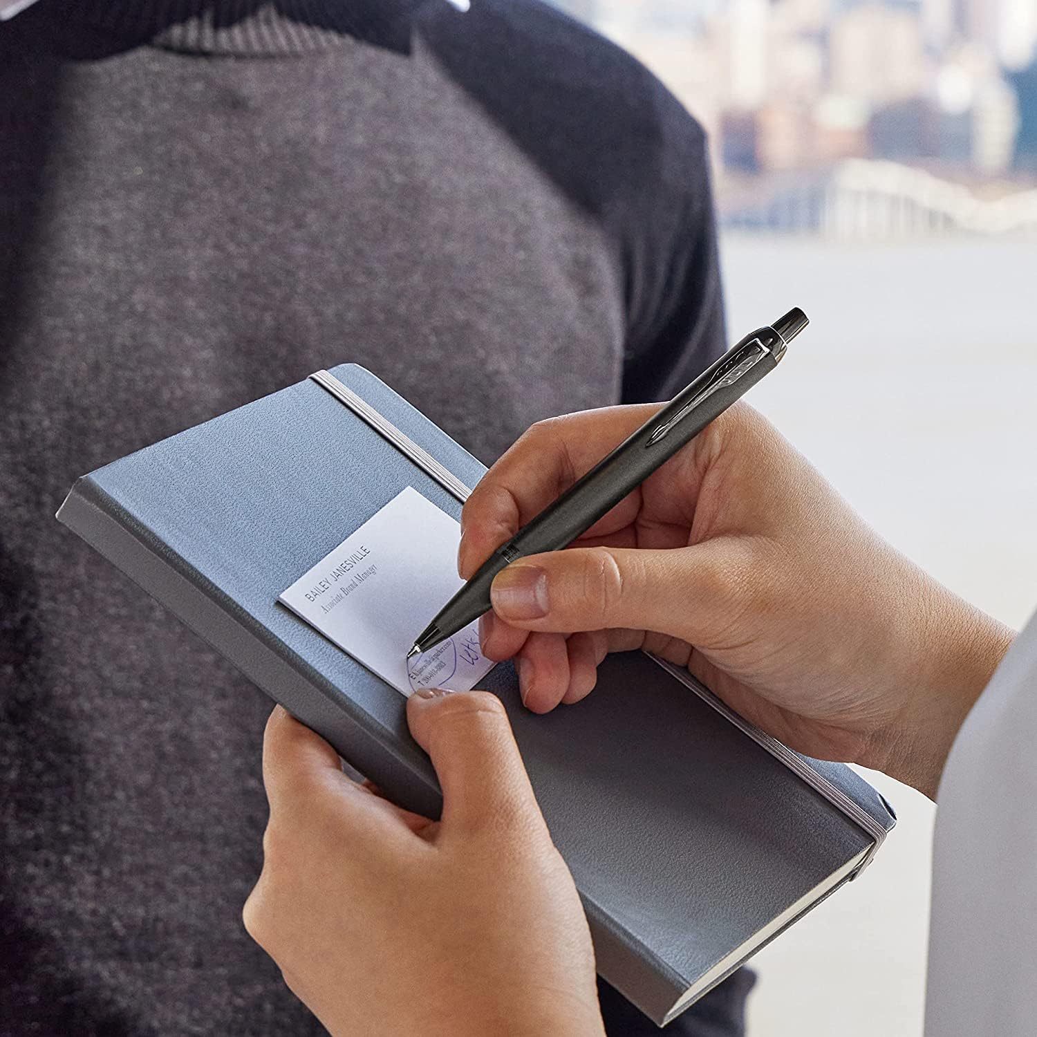 PARKER IM Monochrome Kugelschreiber mit Gravur | Premium Stift | Geschenkbox | blaue Tinte | personalisiertes Geschenk | Namen | graviert | Jahrestag | Geburtstag | Geschenkidee (Bronze)