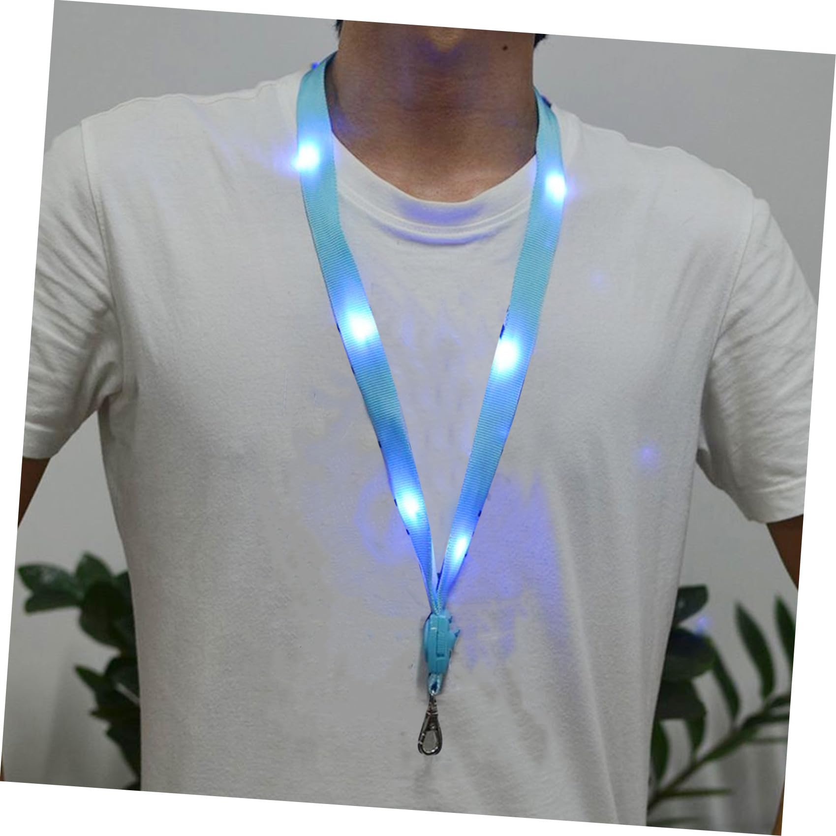 HOMSFOU LED Leuchtband Schlüsselanhänger für Weihnachtsfeiern aus Nylon 7 Stück in Verschiedenen Farben mit Kartenhalter und Schlüsselband Zufällige Farbe für Schüler und Büroangestellte