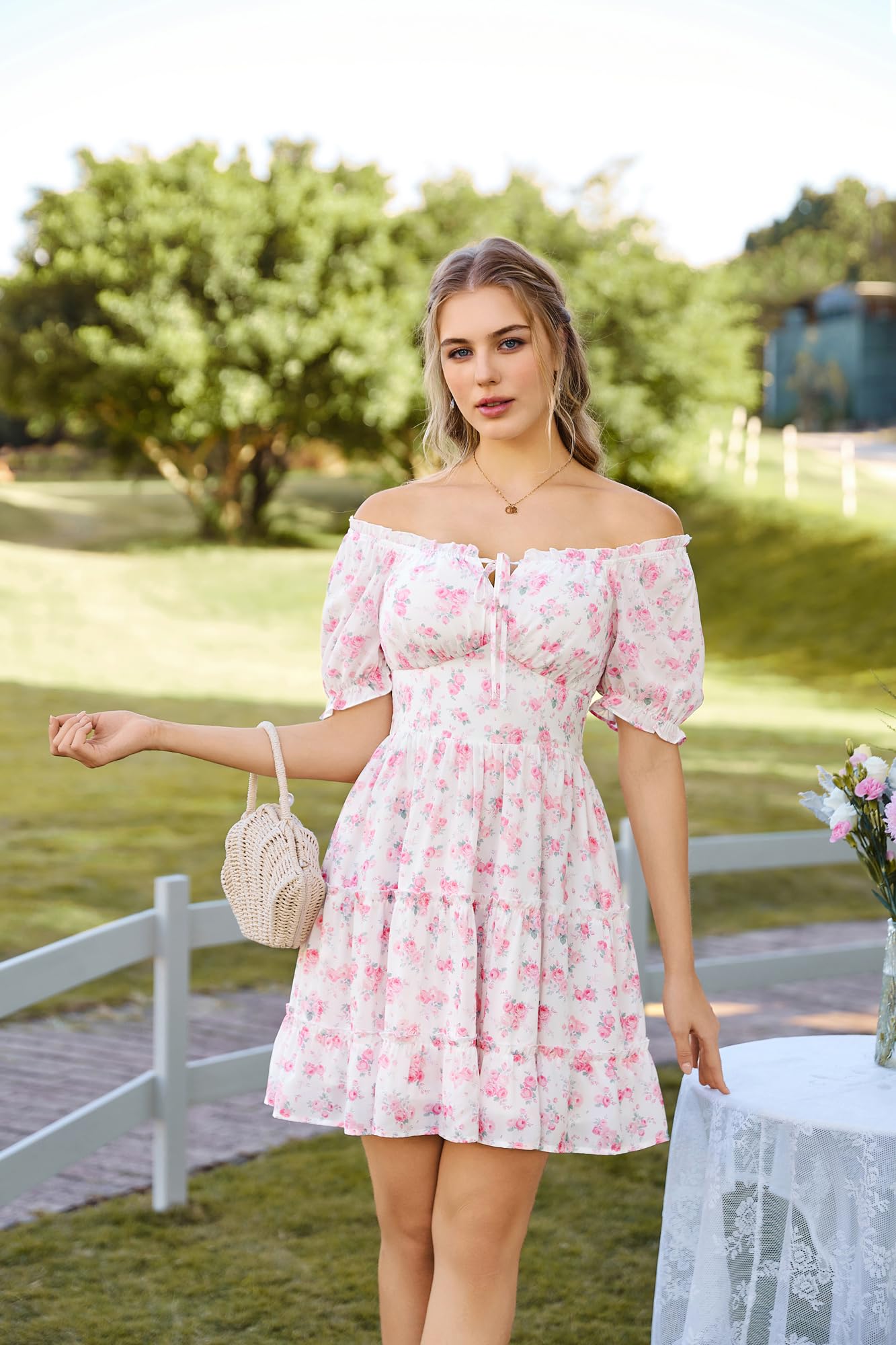 SCARLET DARKNESS Mini robe florale pour femme avec col carré et manches | Col carré à volants avec cordon de serrage sur le devant, taille ajustée, jupe à volants, robe d'été décontractée trapèze