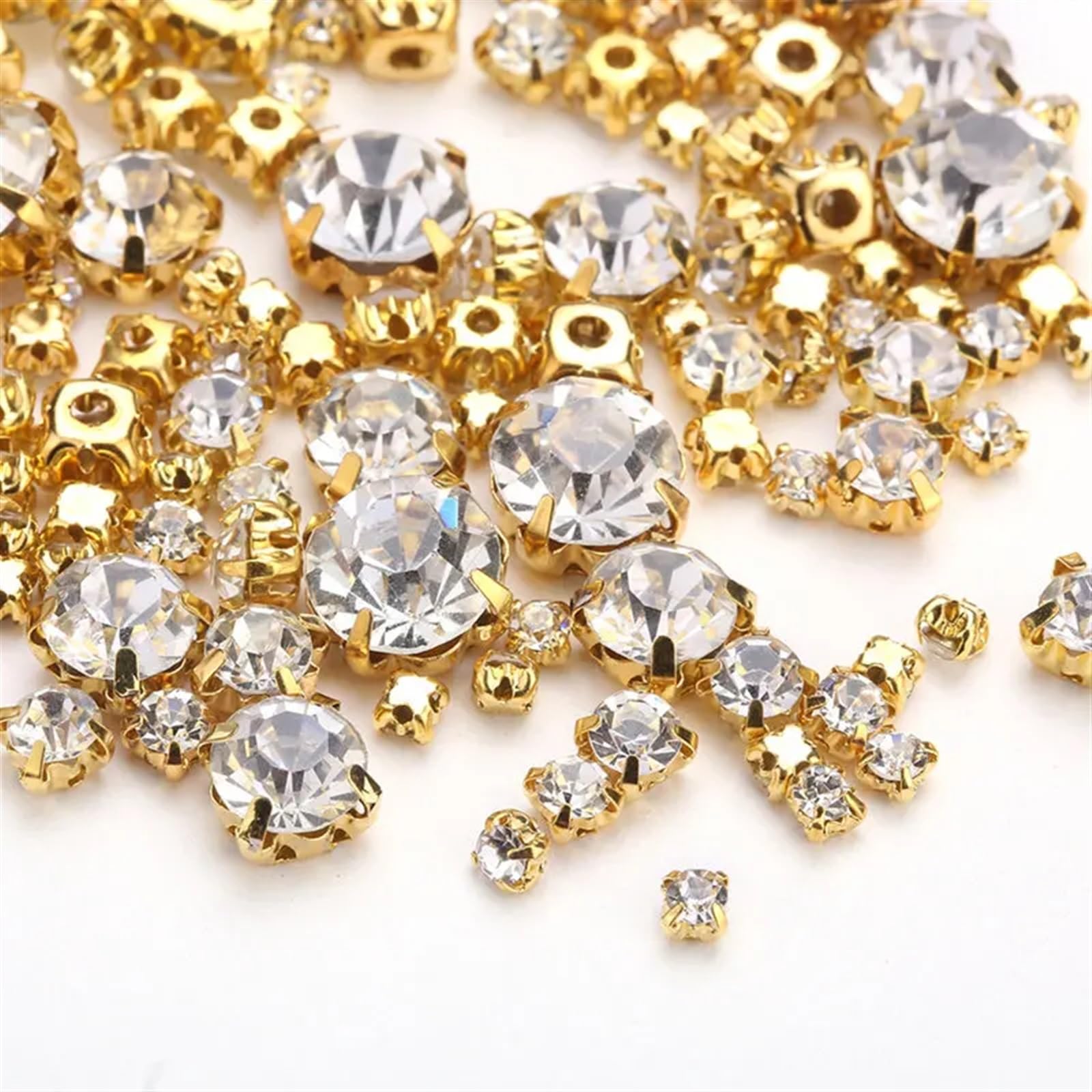 Trapano per unghie Strass in vetro Incastonatura a griffe in cristallo di vetro con retro piatto, strass da cucire, argento e oro, 3-10 mm, confezione da 30-200 pezzi(Gold Crystal AB,6mm 100pcs)