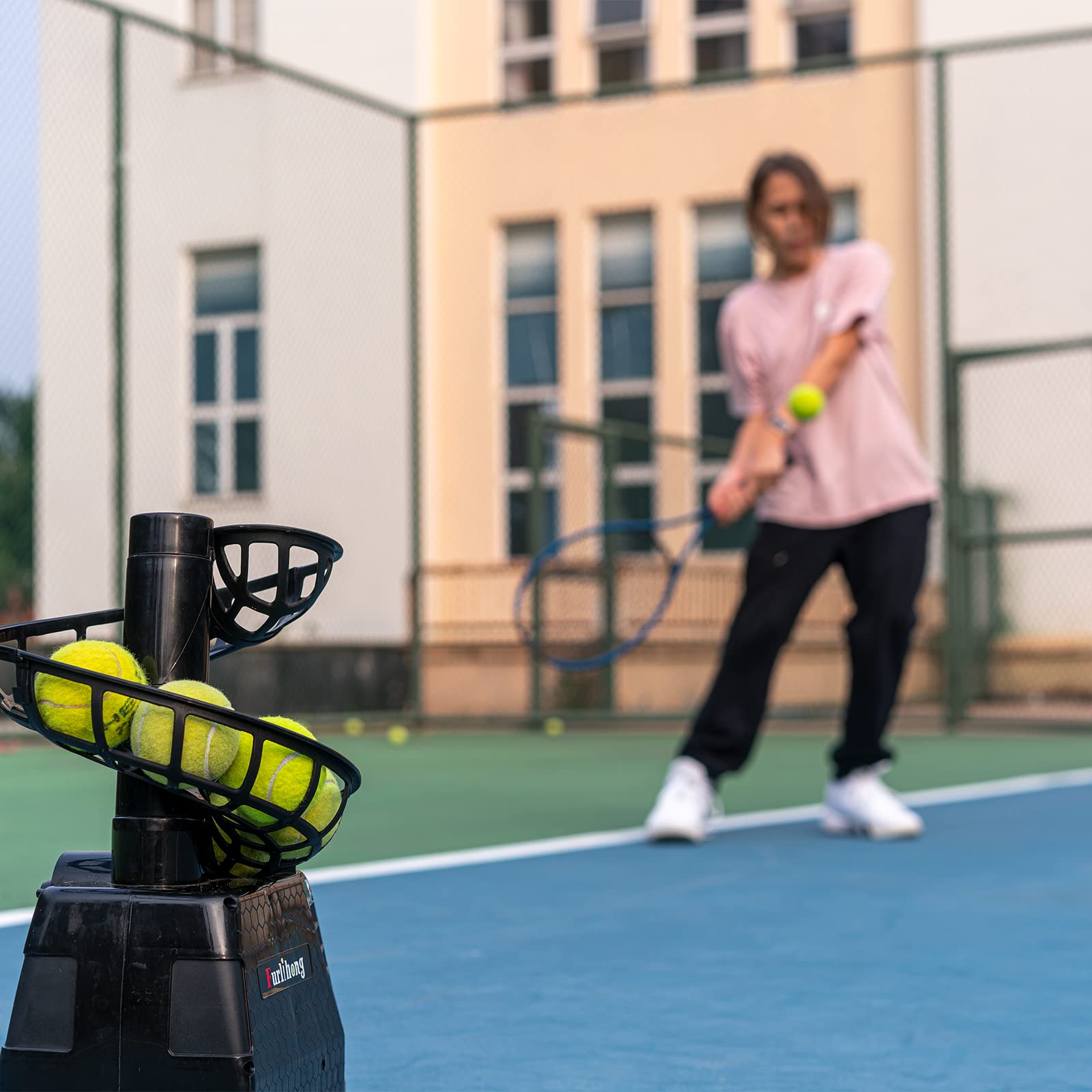 Furlihong Macchina da tennis 680BH, angolo di lancio regolabile, velocità e intervallo, funzione di oscillazione automatica, funzionamento a batteria o adattatore AC da 6 V