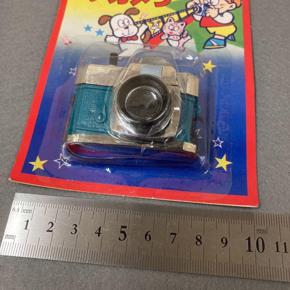 Amazon.co.jp: 昭和レトロ 絵がかわる プチカメラ 3個 当時物 ムービー