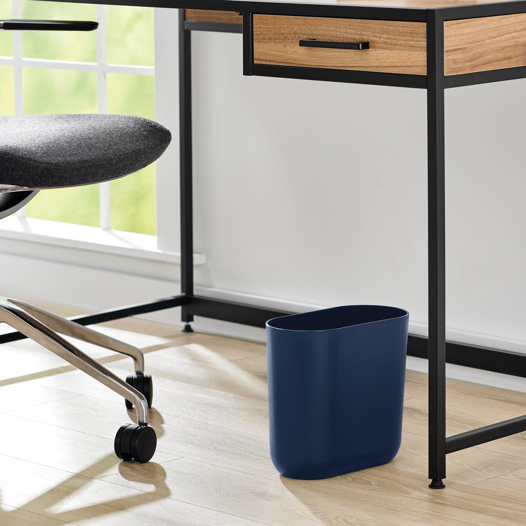 iDesign - Cubo de basura pequeño y delgado de plástico para baño, cubo de basura para dormitorio, oficina, escritorio, dormitorio, paquete de 2, azul marino