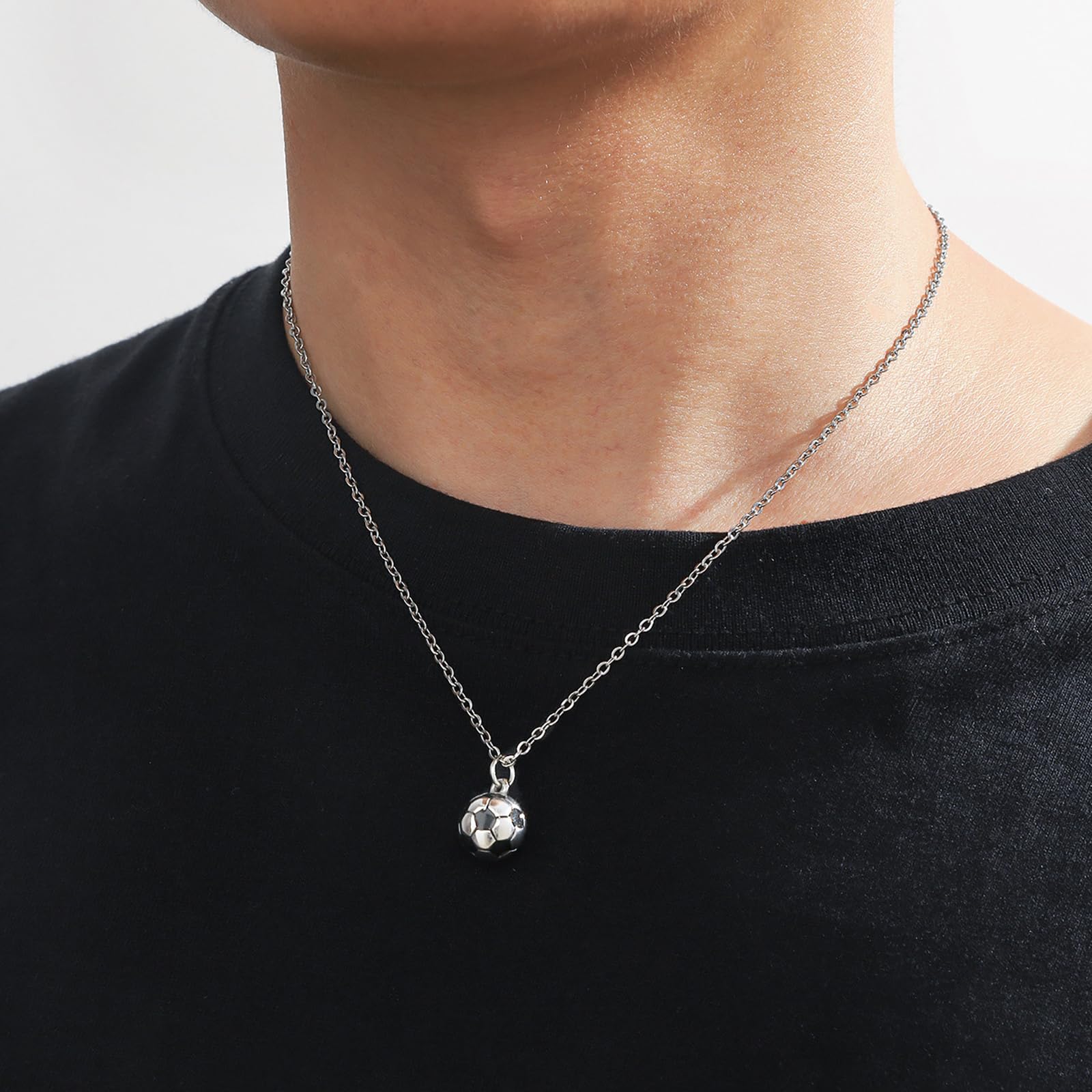 Collier avec pendentif en forme de football, en acier inoxydable, cadeau de football, pour garçons, filles, enfants, hommes, femmes, bijoux unisexes pour Noël, 55 cm