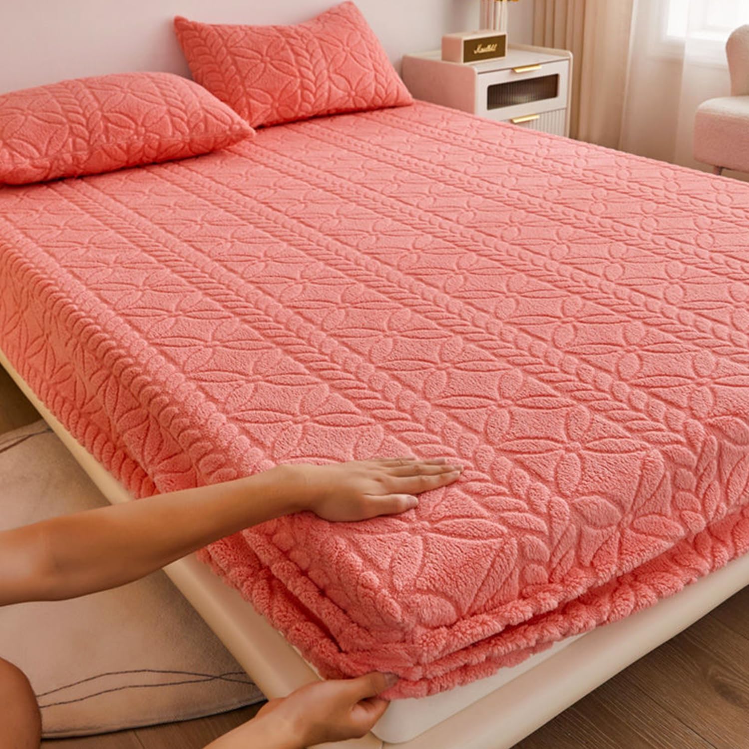 Luxury Velvet Mattress Cover for King Queen Twin Comfortable Mattress Cover Warm Bed Cover with Elastic Band Deep Pocket 12In Non-Slip Mattress Protector for Winter,Pink/b,90 * 200cm(Twin)