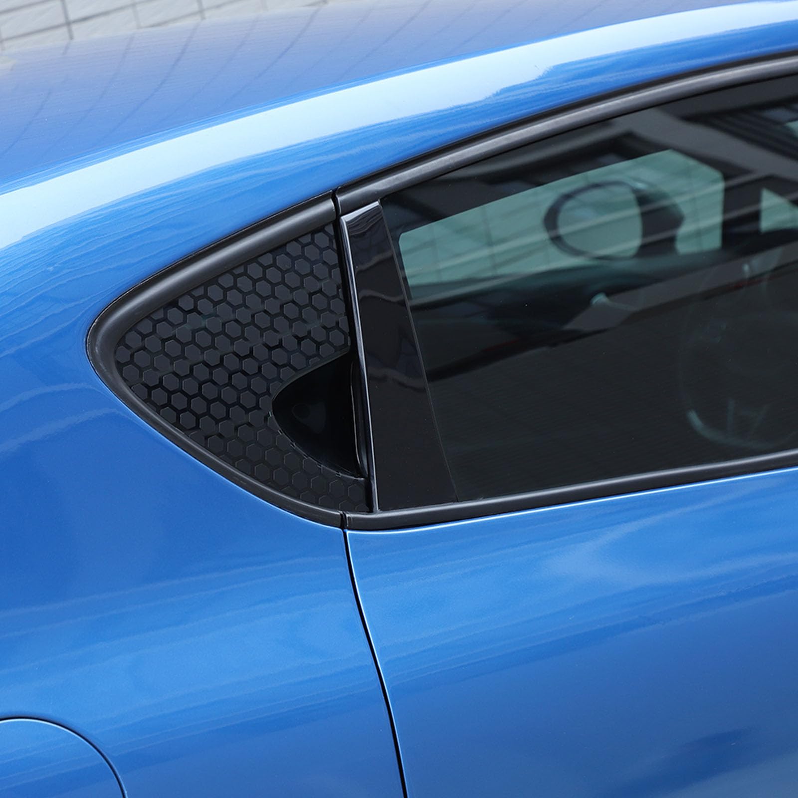 Grafika PCW o strukturze plastra miodu na tylną szybę samochodu trójkąt naklejka dekoracyjna naklejki kompatybilne z SEAT Leon MK2 2008-2012 akcesoria zewnętrzne