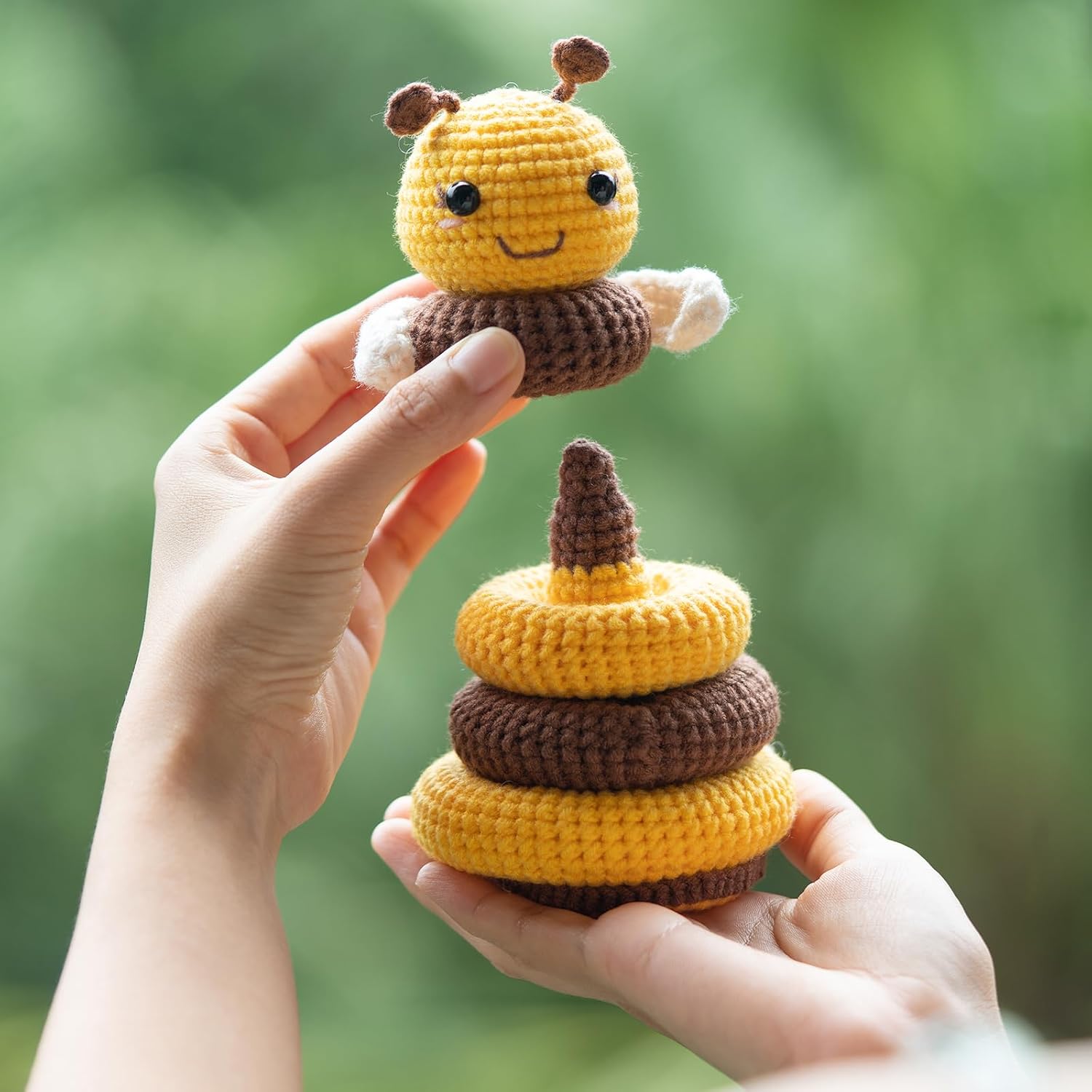 Finnacy Crochet Kit for Beginners, 1 Bee Designs, Crochet Starter Kit with Step-by-Step Video Tutorials, Yarns, Hooks, Instruction, and Accessories to Make Crochet Bee