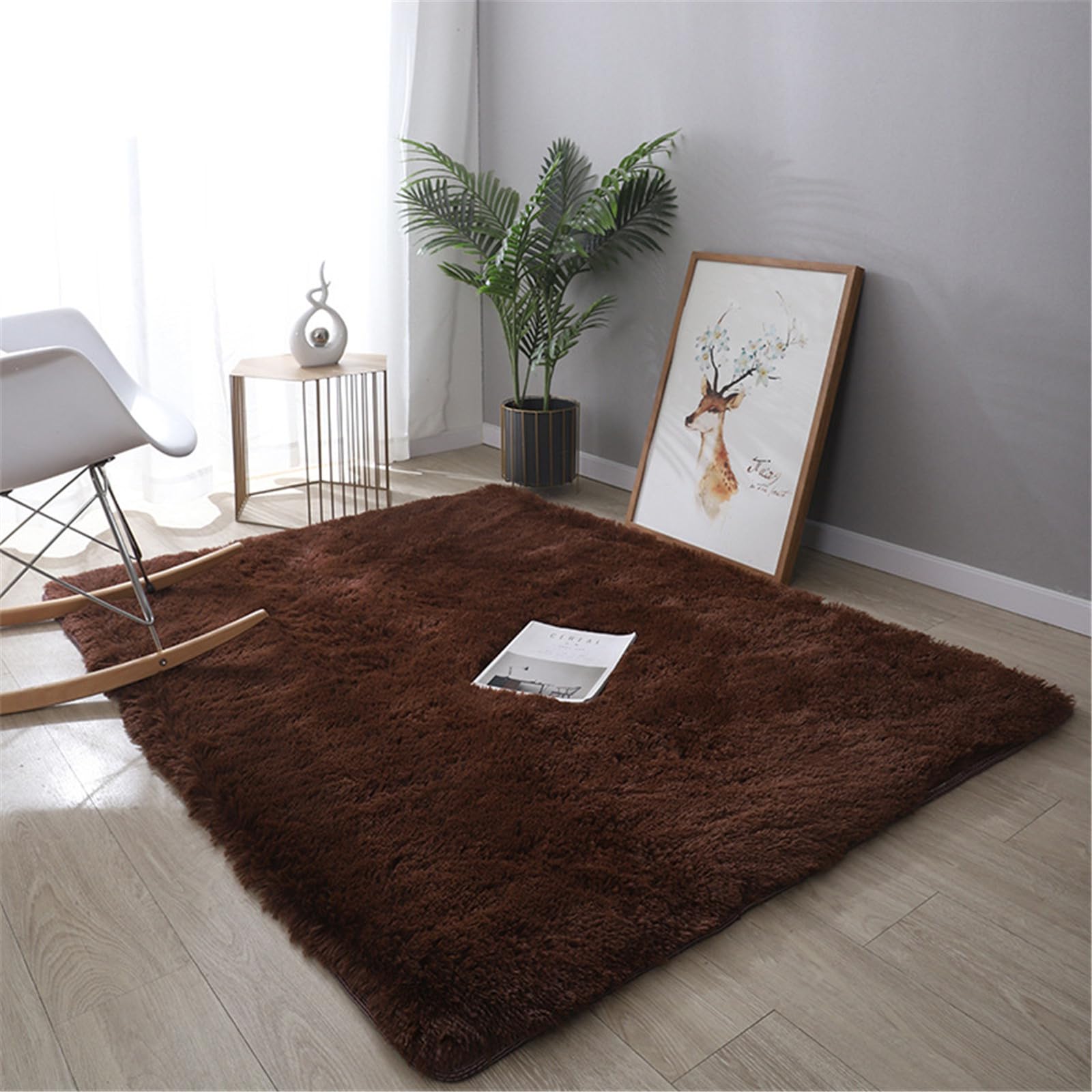 Tapis en peluche douce pour créer un coin lecture cocooning dans le salon