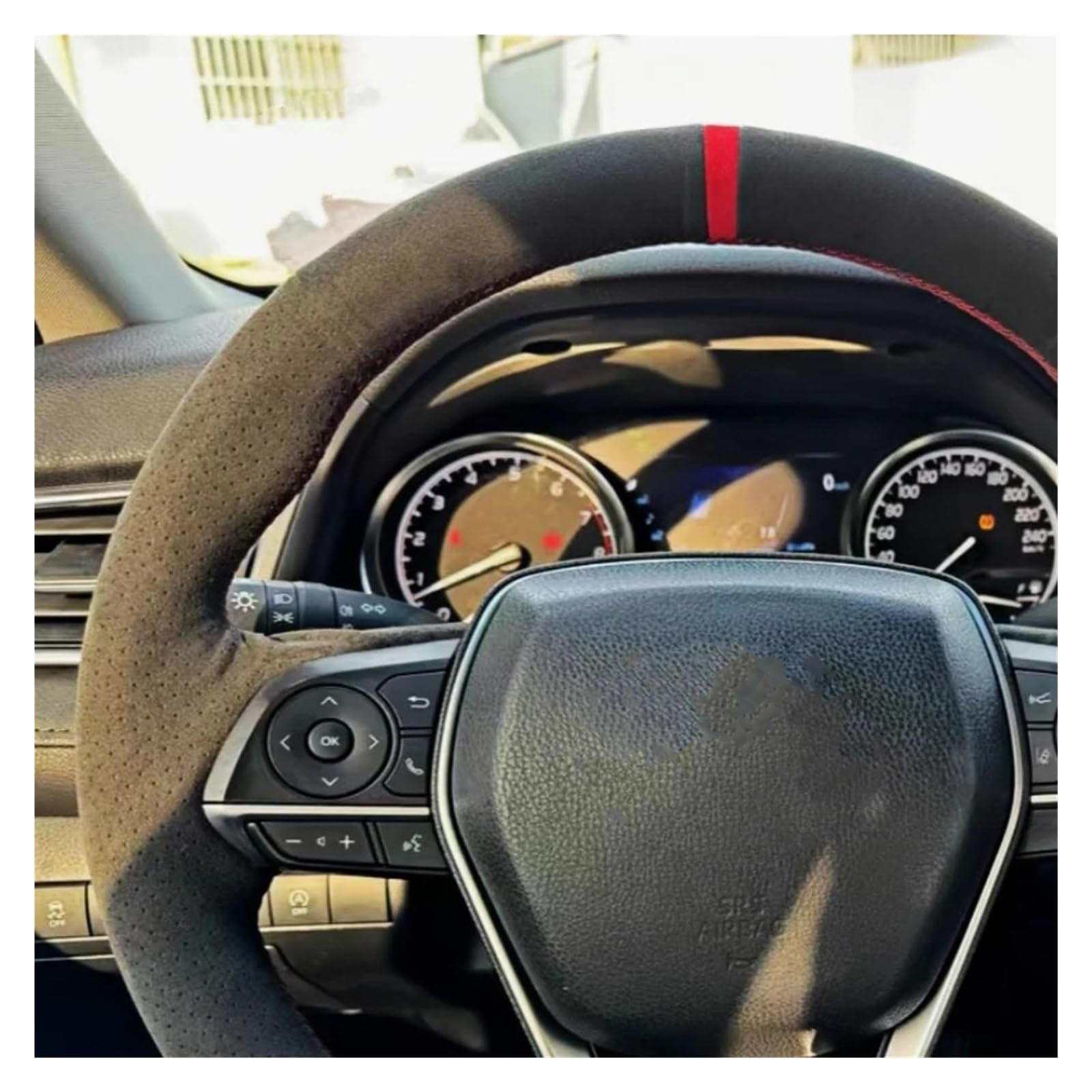 Pokrowiec na kierownicę samochodu na kierownicę samochodu szycie ręczne zamszowa skóra antypoślizgowa do Toyoty do Corolla dla RAV4 2019-2022 dla Camry 2018-2022 pokrowiec na koło niebieska nić (biała