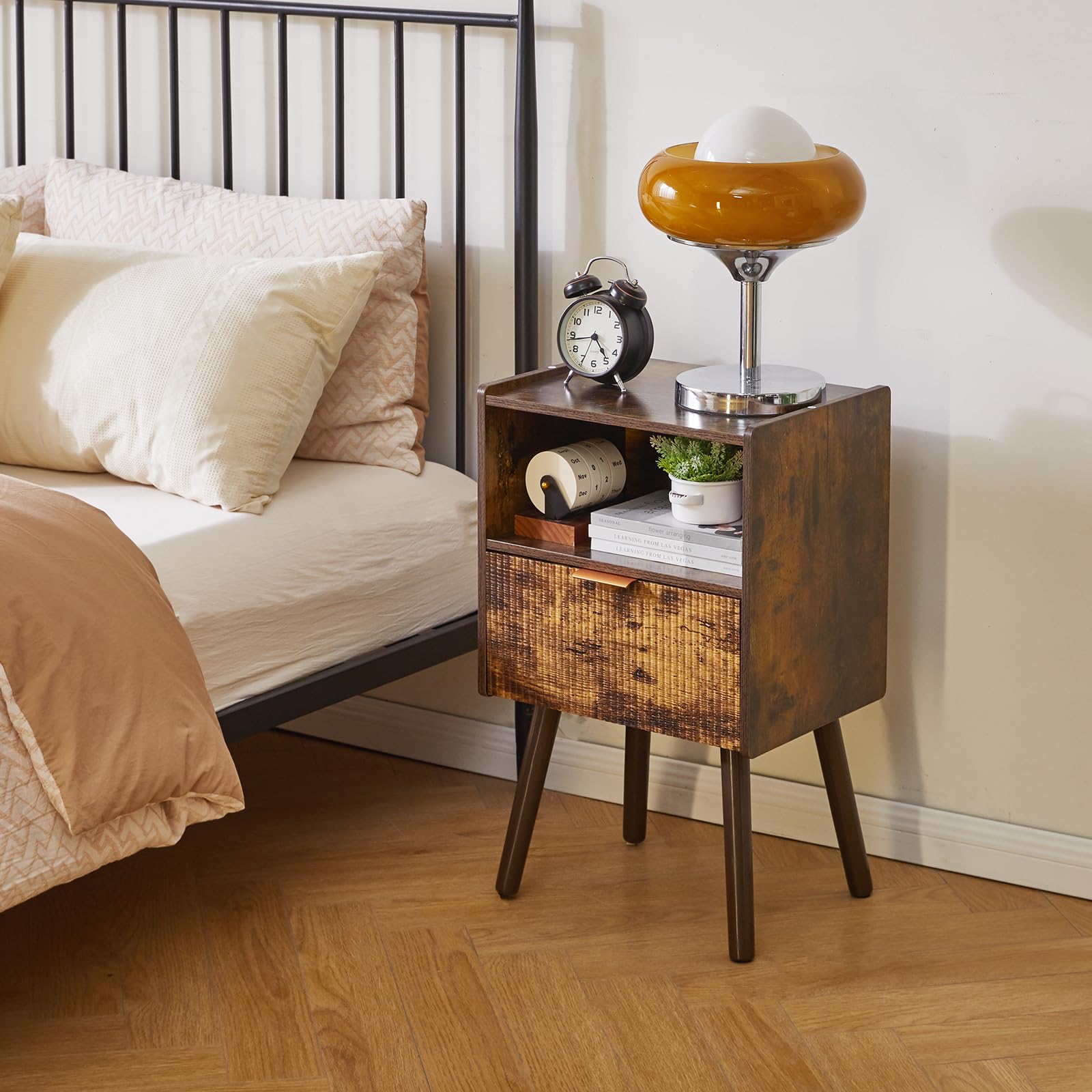 Aibiju Mesita de Noche Moderna con Cajón, Mesa Auxiliar Pequeña para Dormitorio, Mesita de Noche de Mediados de Siglo con Estante Abierto, Marrón Rústico YD-TM061H1