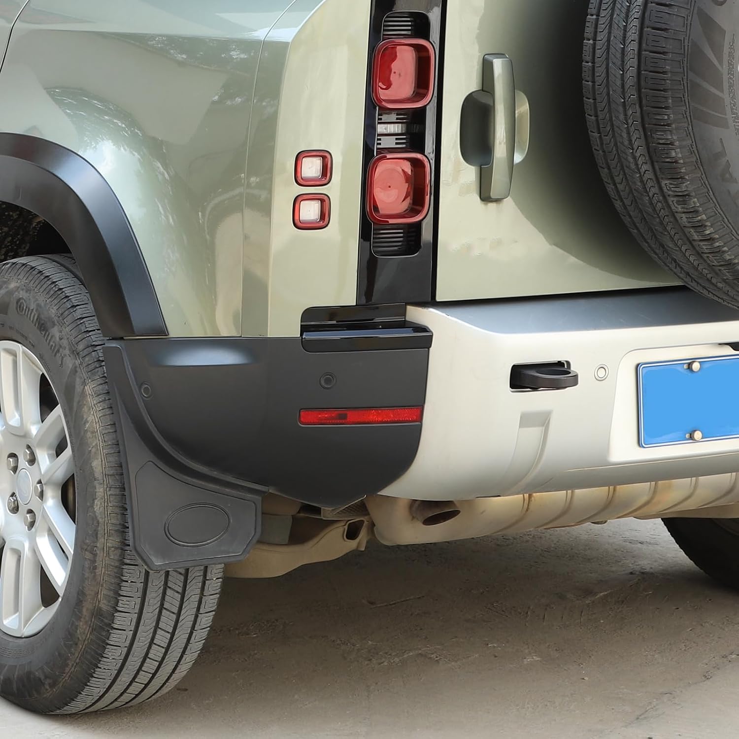 PIUGILH Rear Bumper Side Tail Light Lower Trim Compatible with Land Rover Defender 90 110 130 2020-2025 Accessories, Rear Bumper Taillight Lower Trim Cover, 2Pcs (Piano Black)
