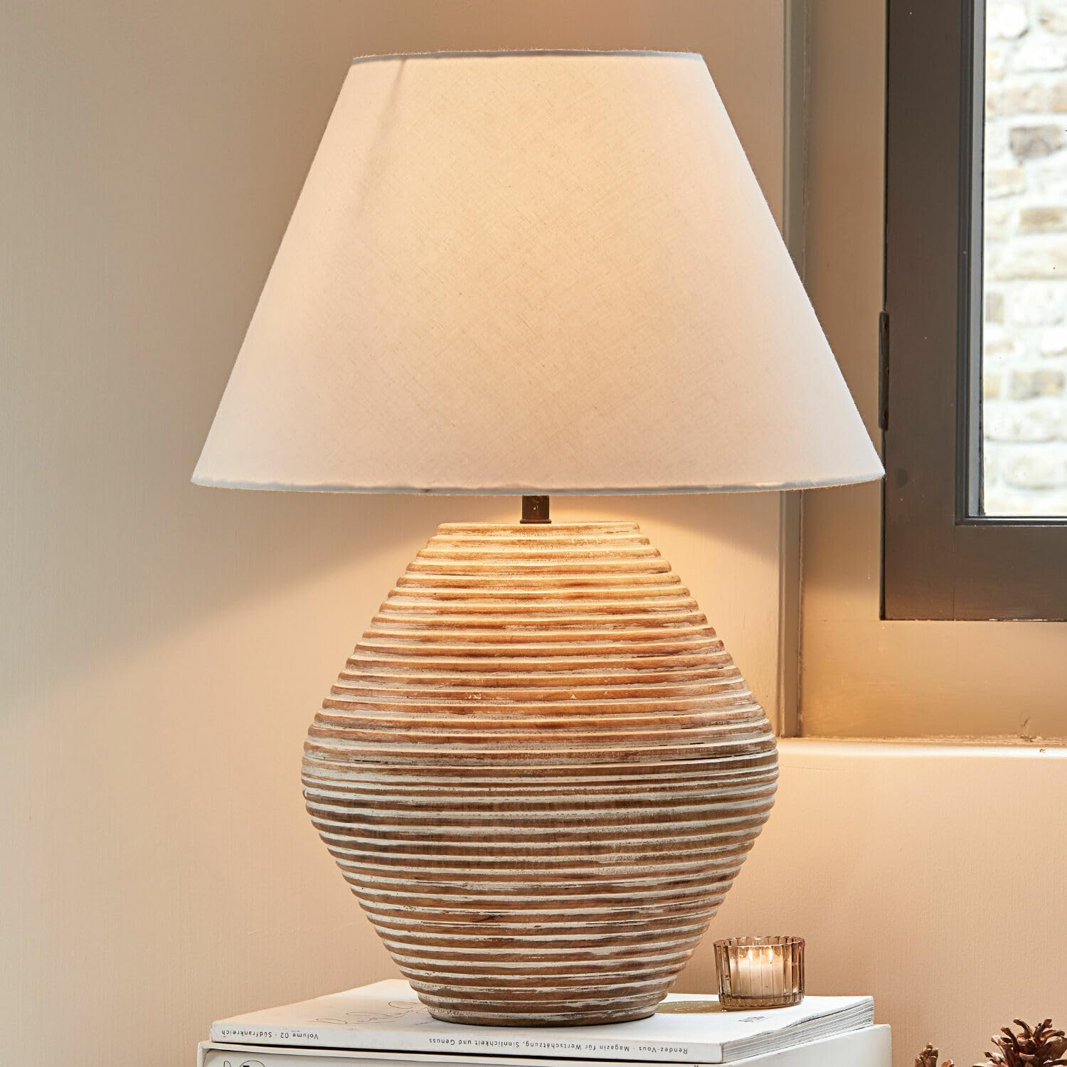 Loberon Tischlampe Landelin - weiÃŸ/braun | Handgedrechselt - Natüricher Look - Fuß mit White-Washed-Finish - Tischleuchte - Mangoholz
