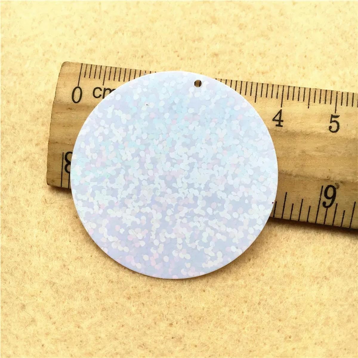 Cekiny do szycia, 100 szt. 3-5 cm białe okrągłe pierścienie z PVC w kształcie serca, materiał do szycia DIY z tkaniną (4 cm okrągły z 1 otworem)