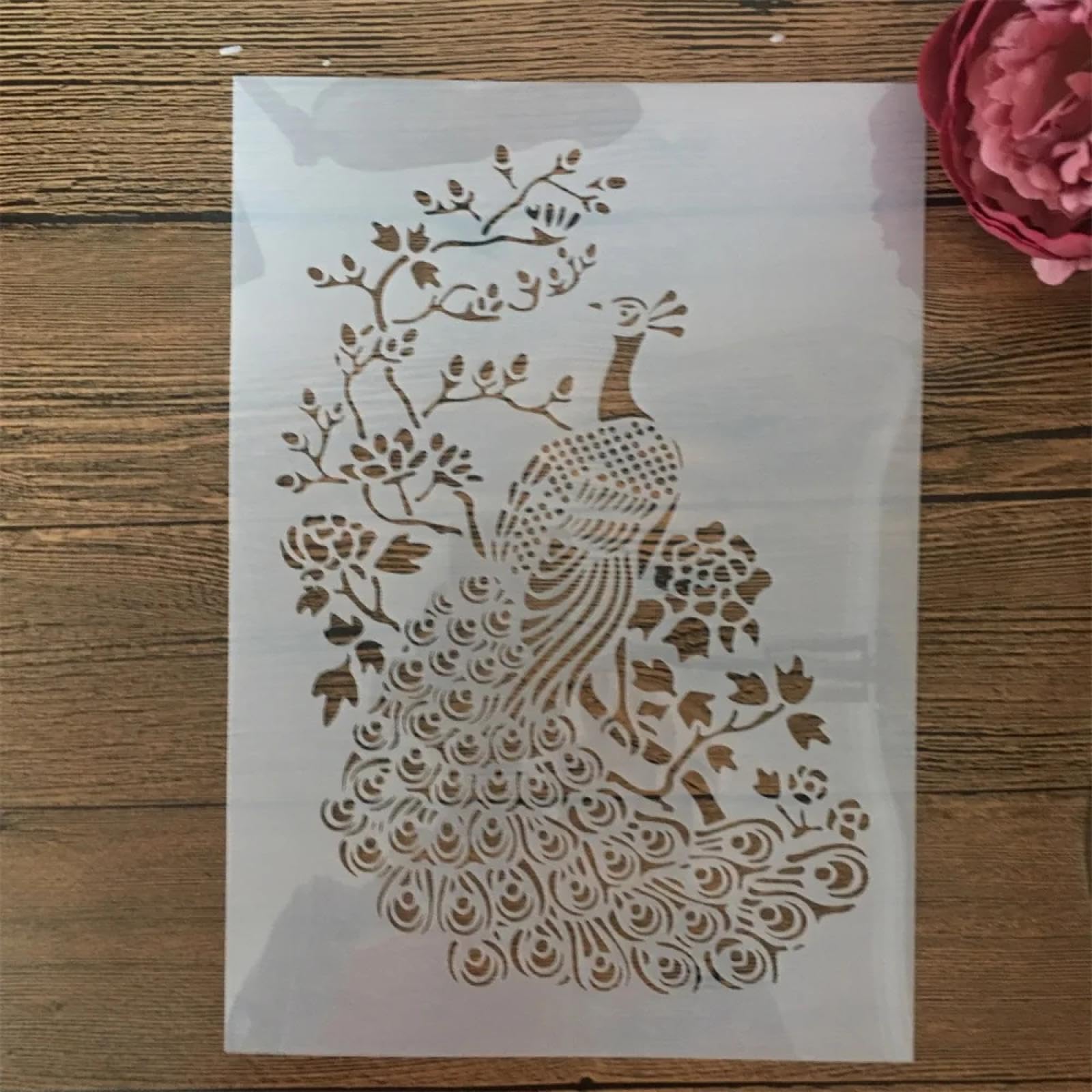 Pochoir paon mandala pour relooker vos meubles et vos murs