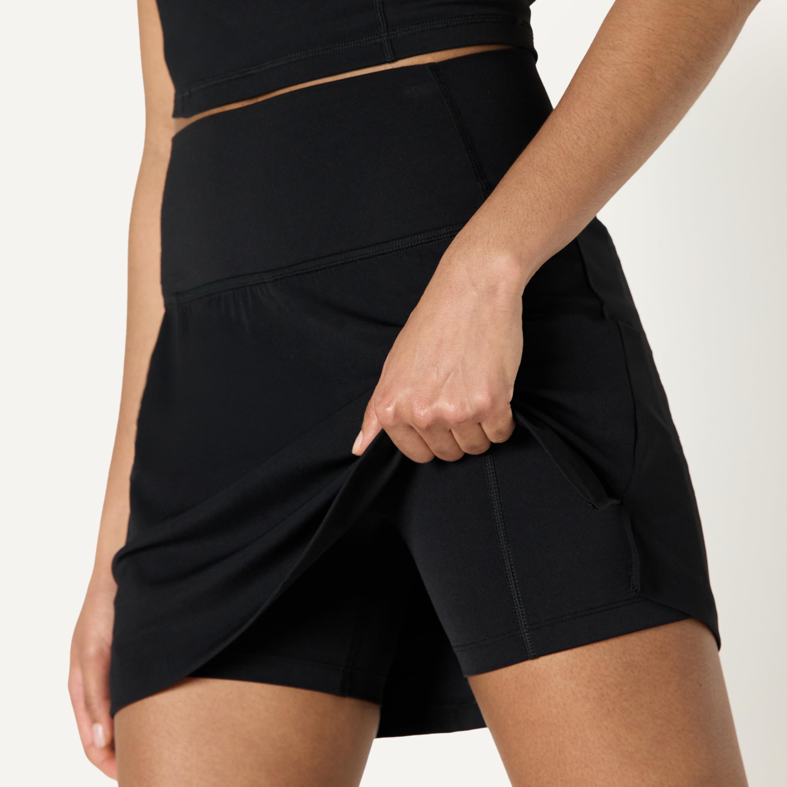 Amazon Essentials Donna Gonna da Tennis Tecnica in Formflex Morbidissimo con Shorts Integrati, con Tasche