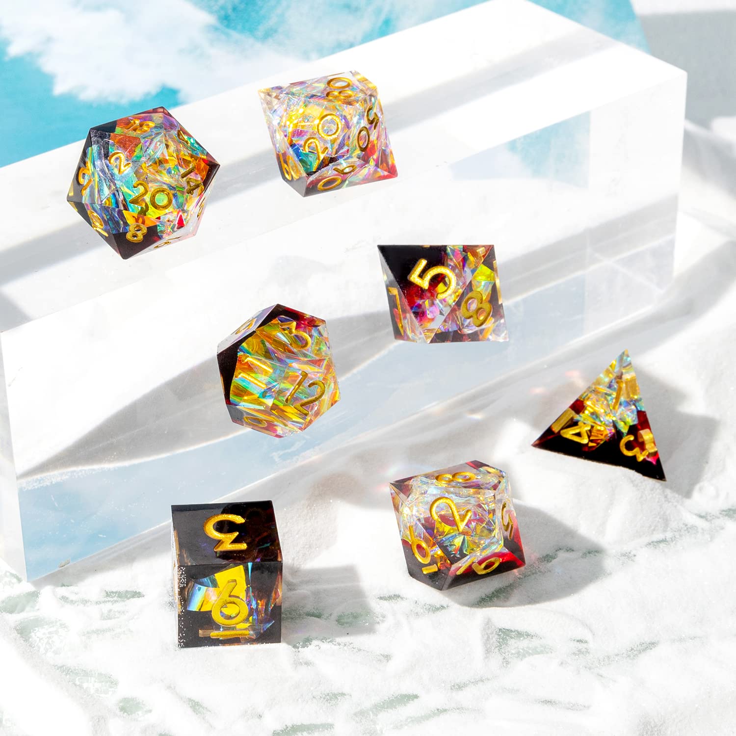 Sharp Edge DND - Juego de Dados Hechos a Mano con 7 Accesorios para Juegos TTRPG de Calabozos y Dragones, Juego de rol de Resina poliédrico de Borde Afilado, Juegos de rol Shadowrun Pathfinder MTG