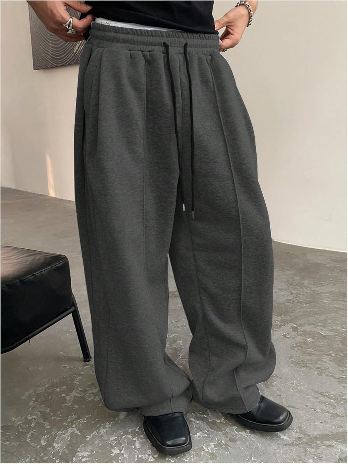 OYOANGLE Men's Baggy Sweatpants Drawstring Elastic Waist Loose Wide Leg Athletic Sweat Pants with Pockets