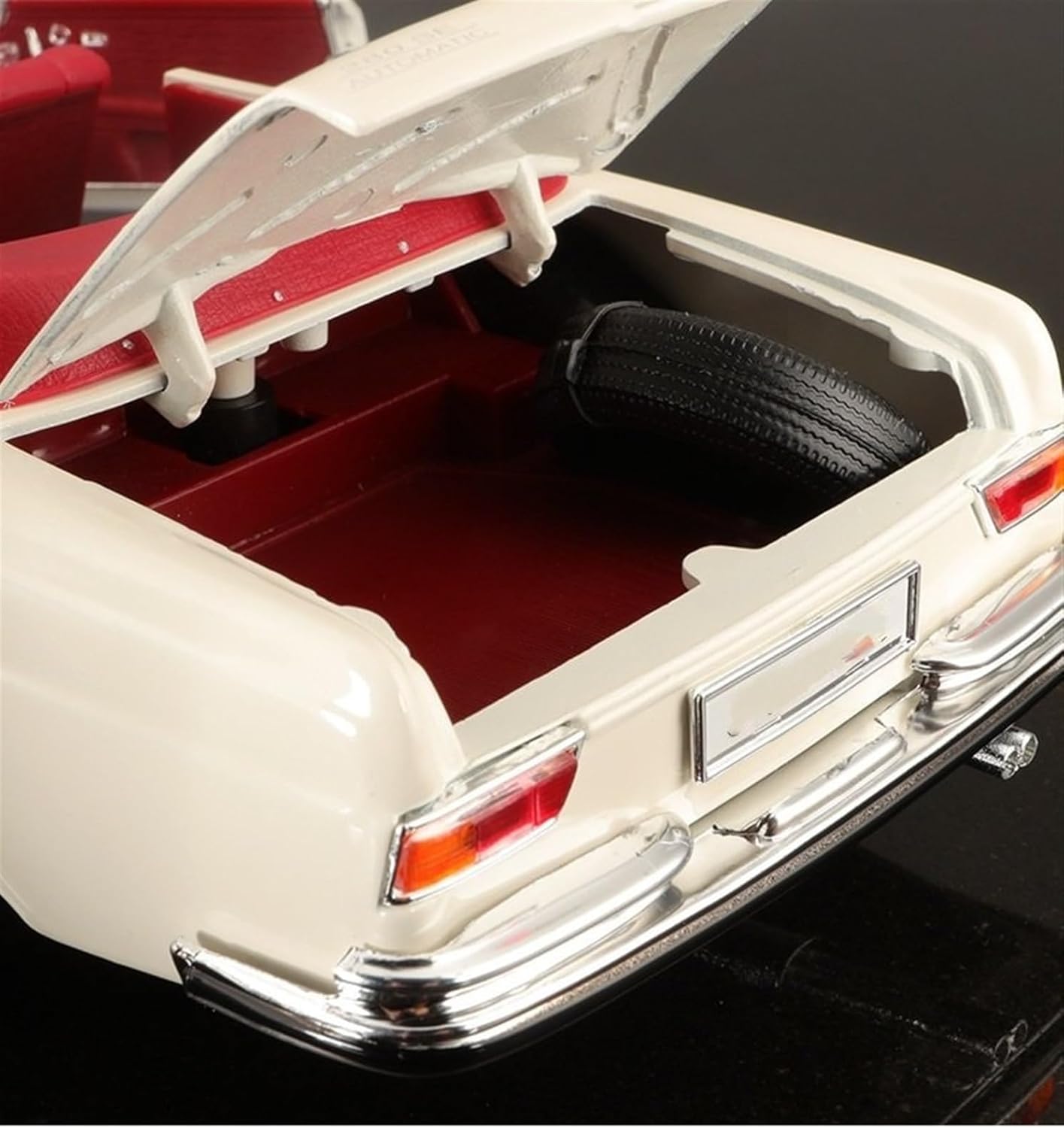 1:18 280SE Factory Authorized Alloy car Model - red Classic, The First Choice for Collection(SP1 Color Box Silver)