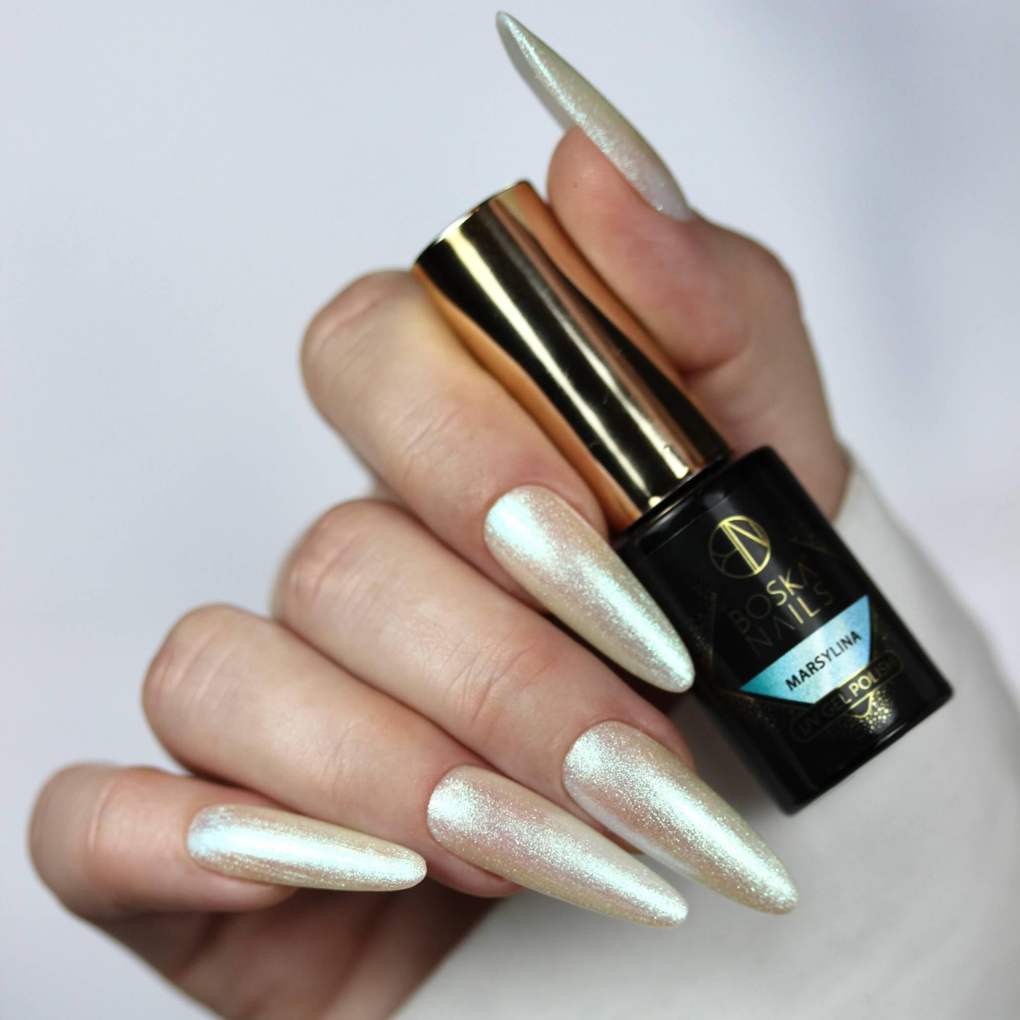 Boska Nails Cosmic Glow Hybrid Nagellack Holografisch Glitzer Effekt Langanhaltend Nägel Kosmischer Glanz Nailart Halbdurchsichtig 7 Farben