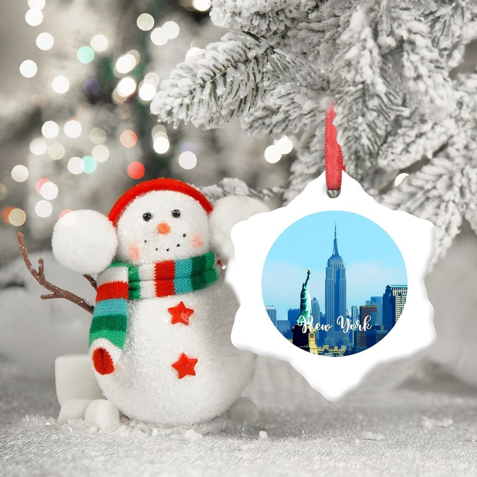 thumbnail: New York City Straat Kerstbal Ornament – Decoratieve Kerstbal Voor Kerstboom Of Feestdecoratie | Hoogwaardig PC-plastic, Goud/zilver Accenten