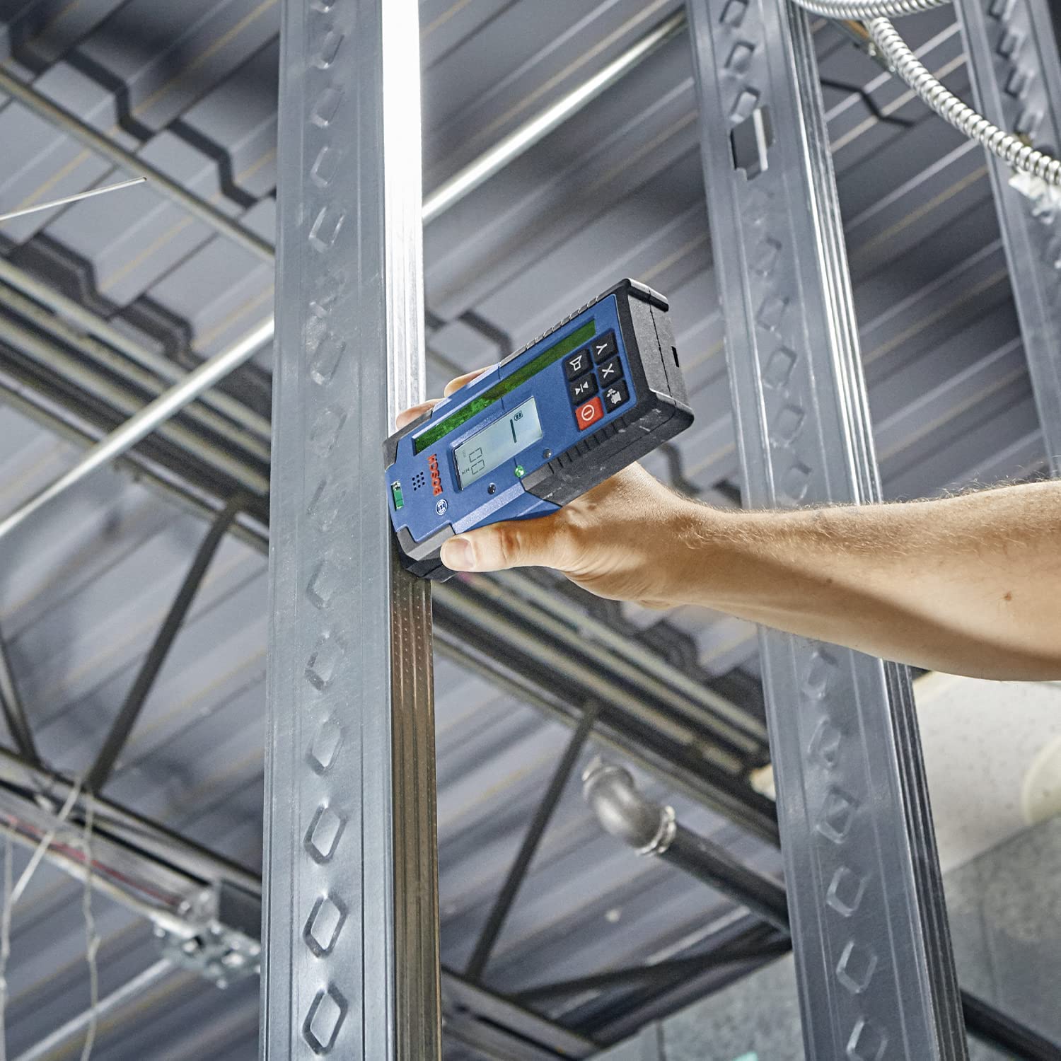 Bosch Professional cellule de réception LR 65 G (support de fixation RB 60, 2 piles AA, portée : jusqu’à 325 m (rayon), idéale pour laser rotatif GRL 650 CHVG)
