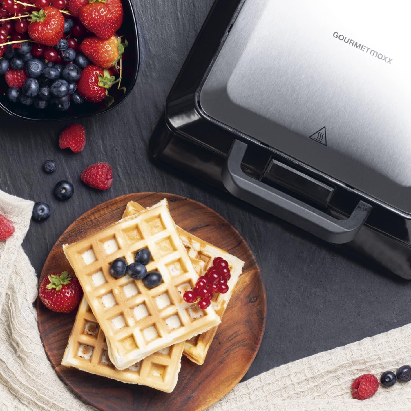 GOURMETmaxx Waffeleisen für 4 Belgische Waffeln | Waffelautomat mit Antihaftbeschichtung, stufenlos einstellbarer Bräunungsgrad und Kontrollleuchte | Duftende belgische Waffeln ganz einfach zubereitet