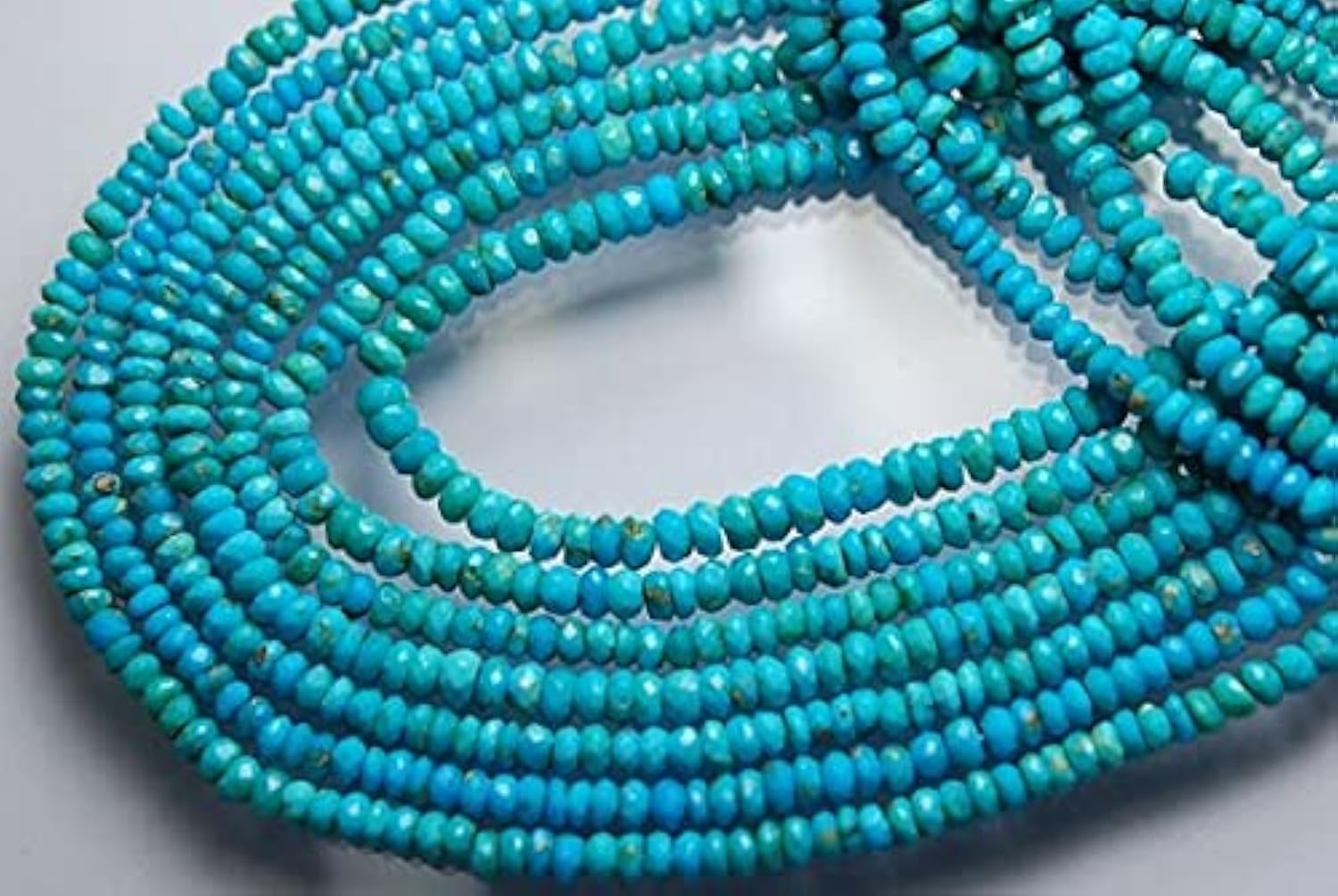 Turquoise Sleeping Beauty perles d'Arizona pour sublimer vos tenues d'été et bijoux de plage