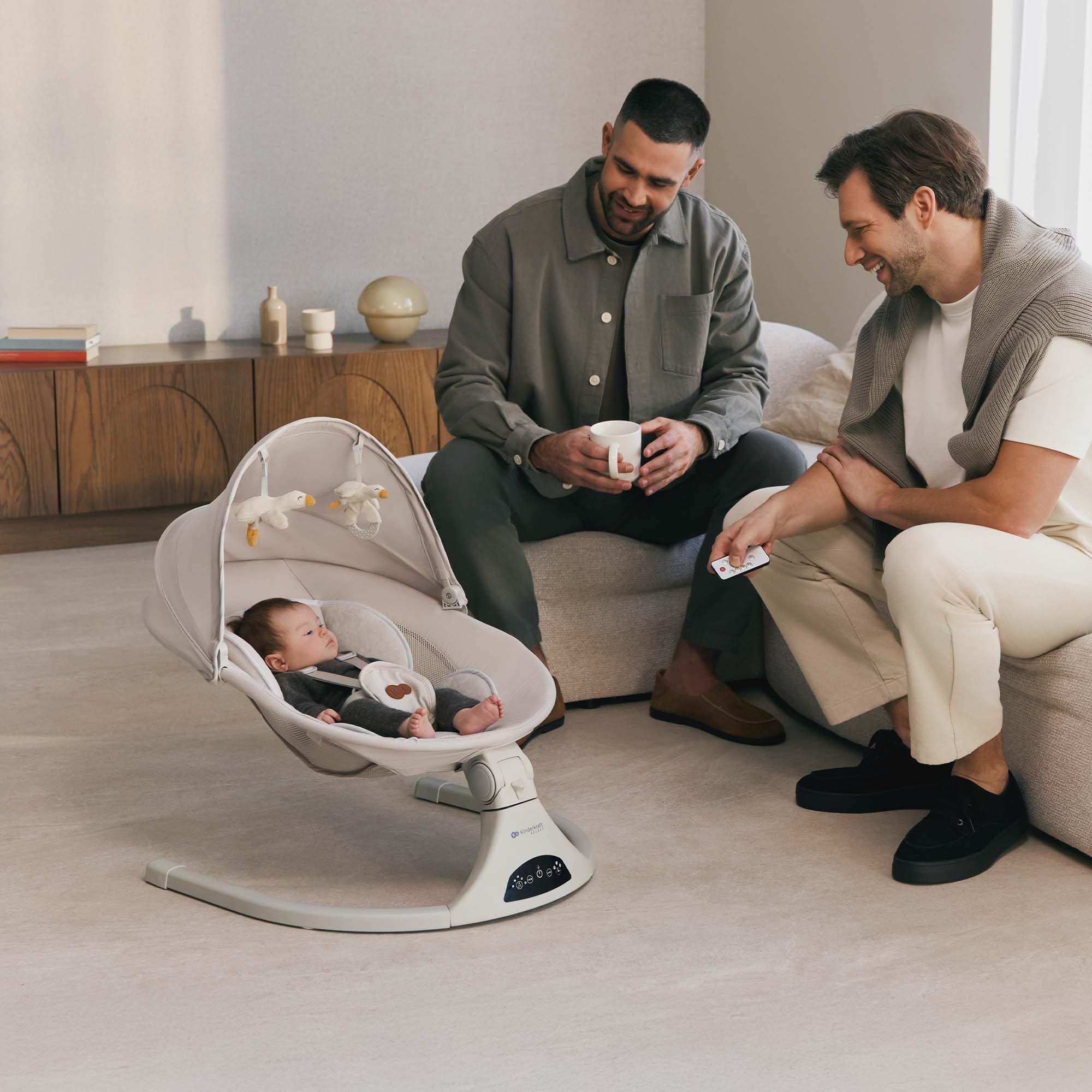 Kinderkraft TULSY Balancín eléctrico para bebé, 5 niveles de intensidad, silla saltante para bebés, 12 melodías preestablecidas, juguetes desmontables, ajustable, ligero, Bluetooth y USB, arnés de 5