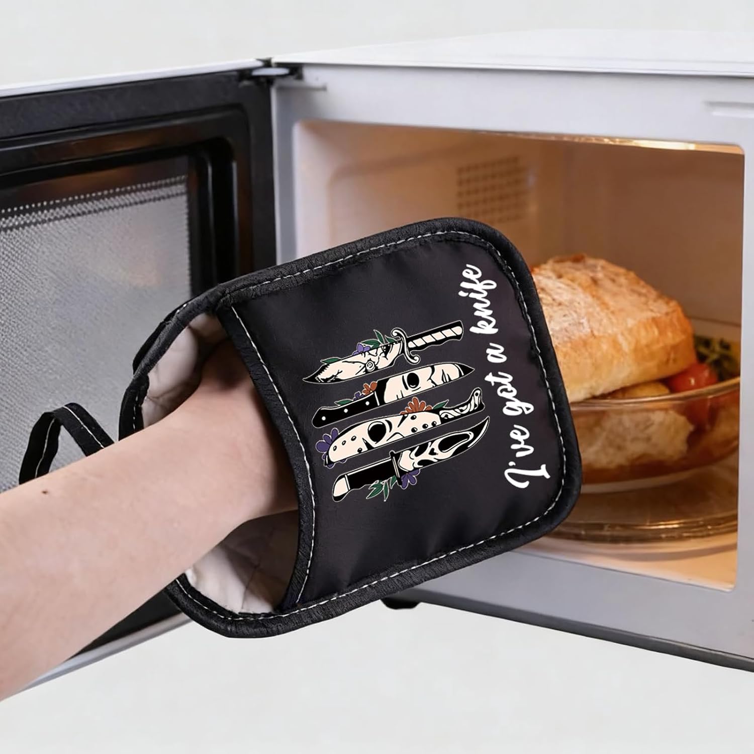 MBMSO Horror Oven Mitts I've Got a Knife Funny Pot Holder Horror Movie Lover Gift Horror Killer Baking Gloves Baker Oven Pads (Horror Movie Holder)