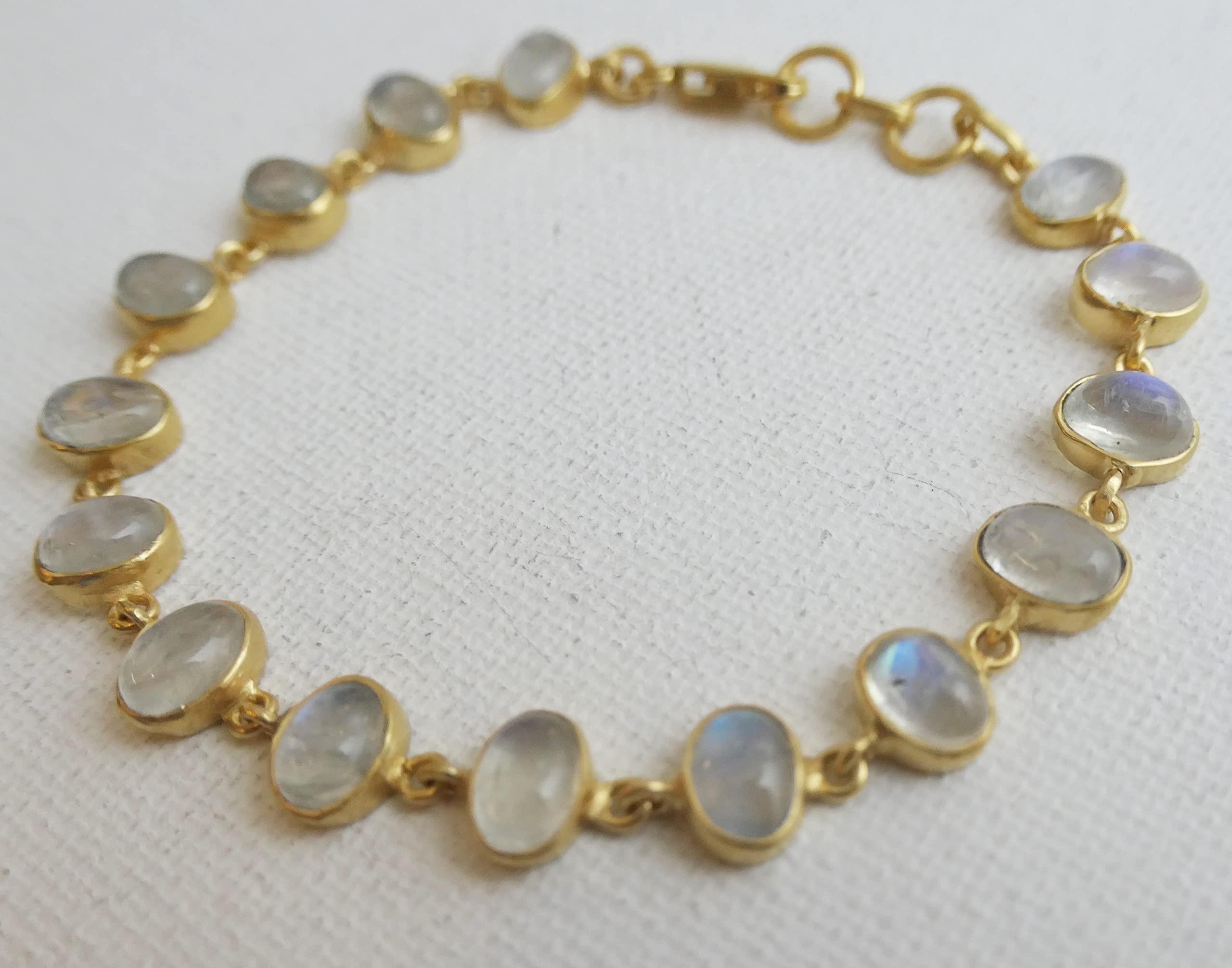 Pulsera de plata de ley chapada en oro con piedra de luna