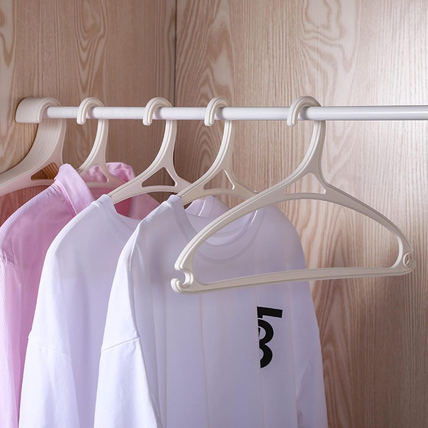 Lightweight Hangers Aldult, Non-Slip Lightweight Hangers Space Saving Clothes Hanger, for Coats, Sweaters, Jackets, Pants & Dress Clothes