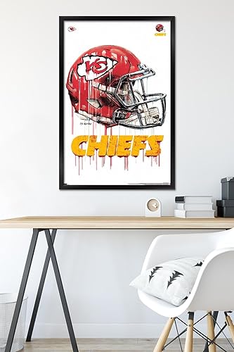 Miniatura 6 de Trends International NFL Kansas City Chiefs - Póster de pared con casco de goteo 20, 22.375 x 34 pulgadas, versión enmarcada en negro