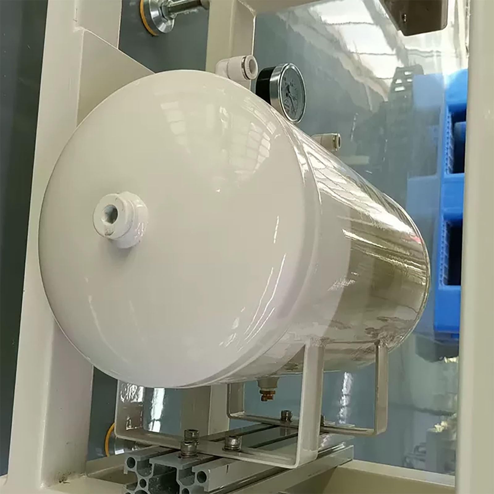 Serbatoio ausiliario a sospensione per compressore d'aria di livello industriale per una maggiore conservazione del gas ed efficienza in officine e fabbriche