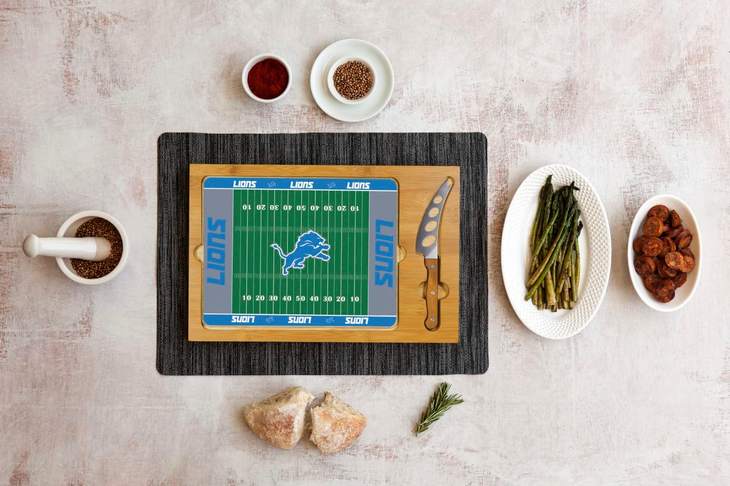 PICNIC TIME NFL Football Field Icon Glass Top Cutting Board & Knife Set, (Parawood & Bamboo)