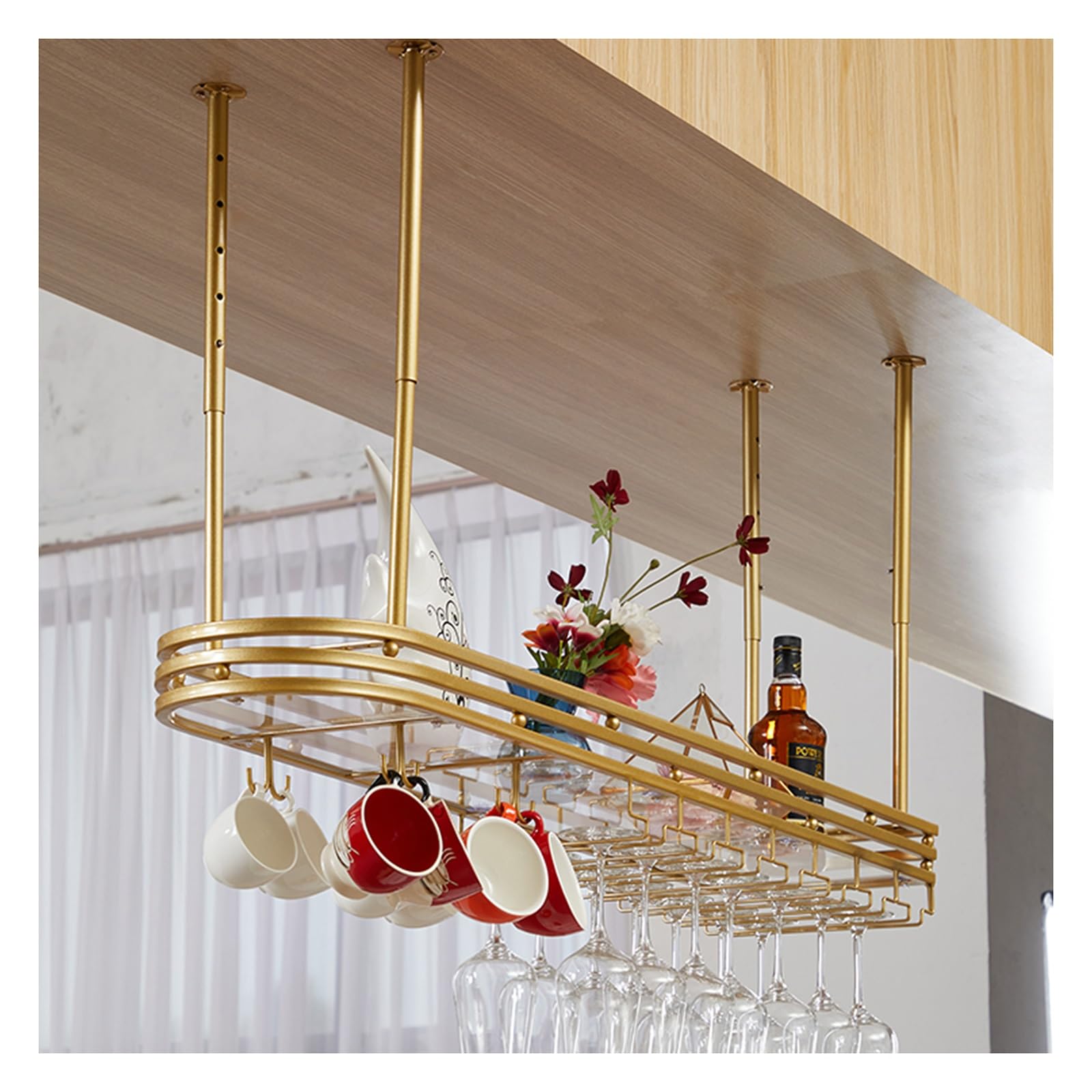 Étagère de plafond flottante pour libérer l'espace cuisine et ranger le vin